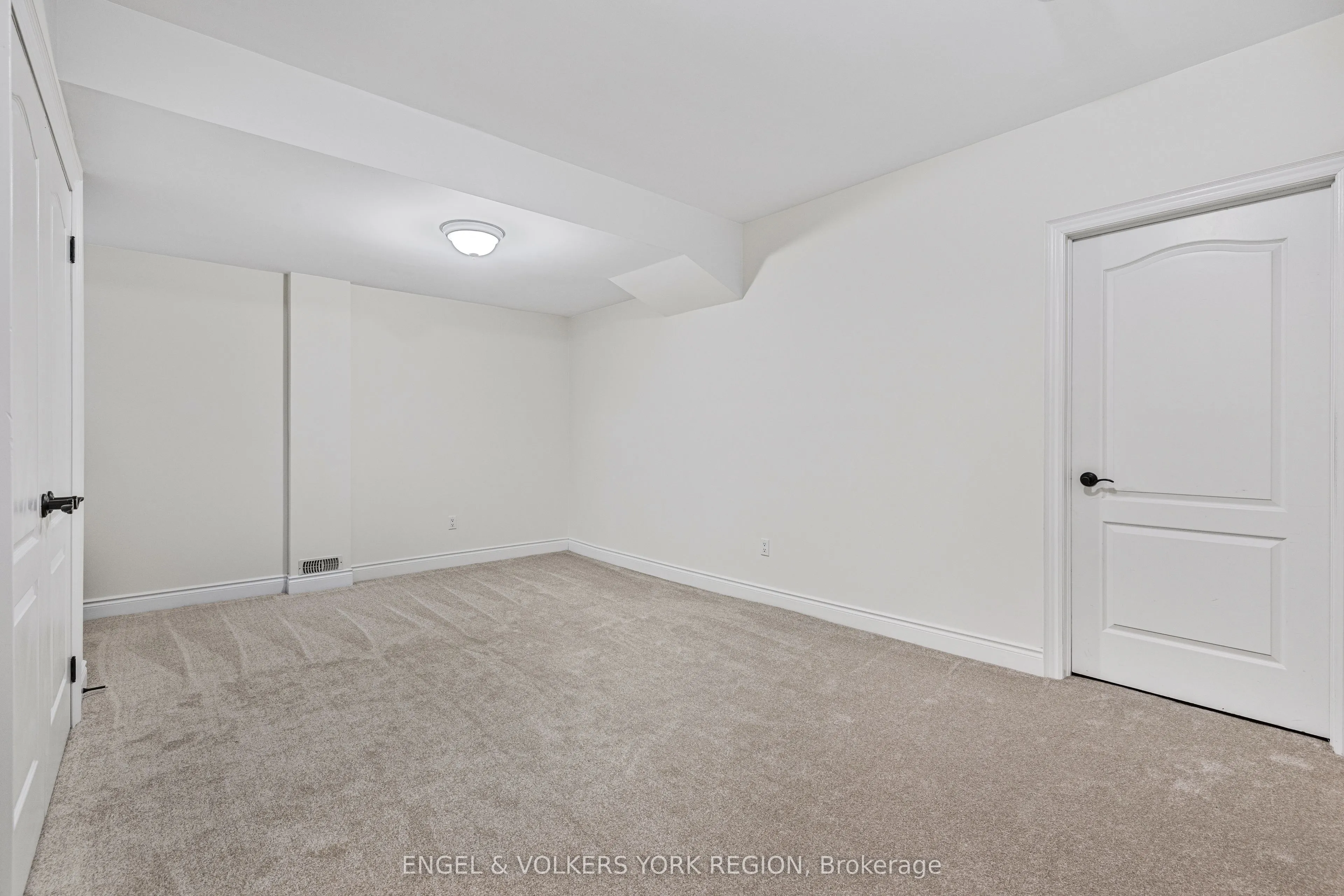 26 Imperial Lakes Drive