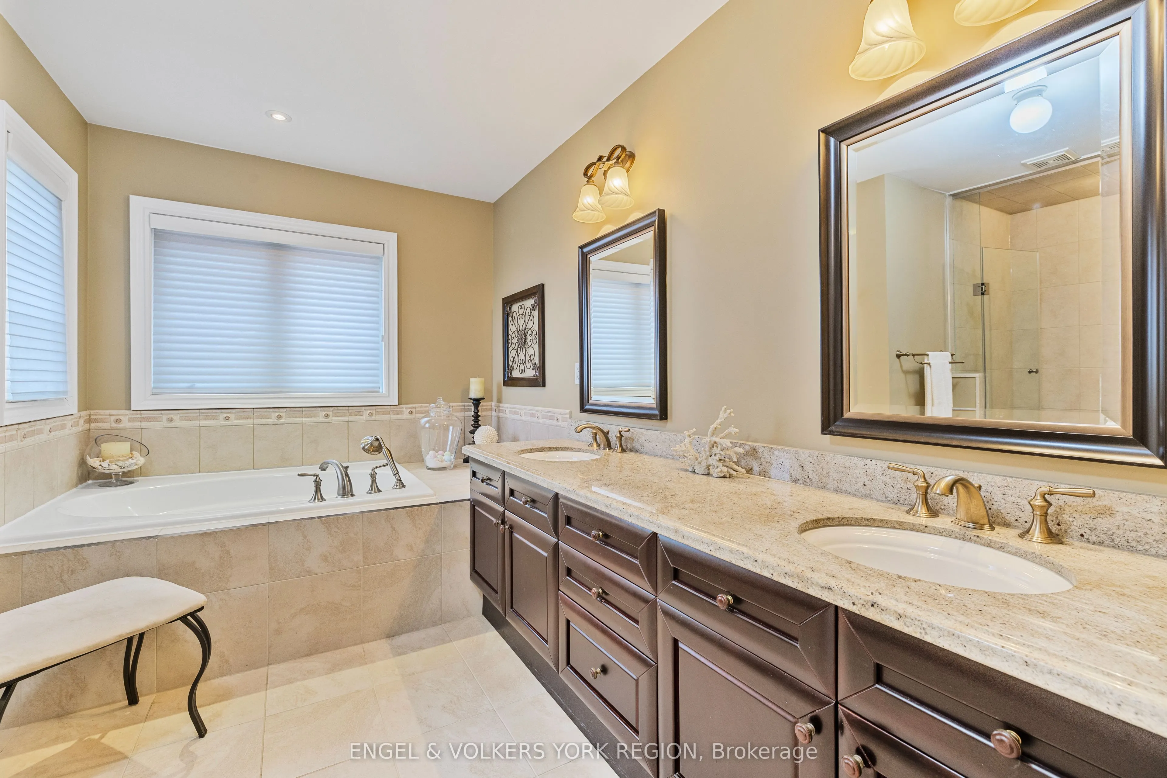 26 Imperial Lakes Drive