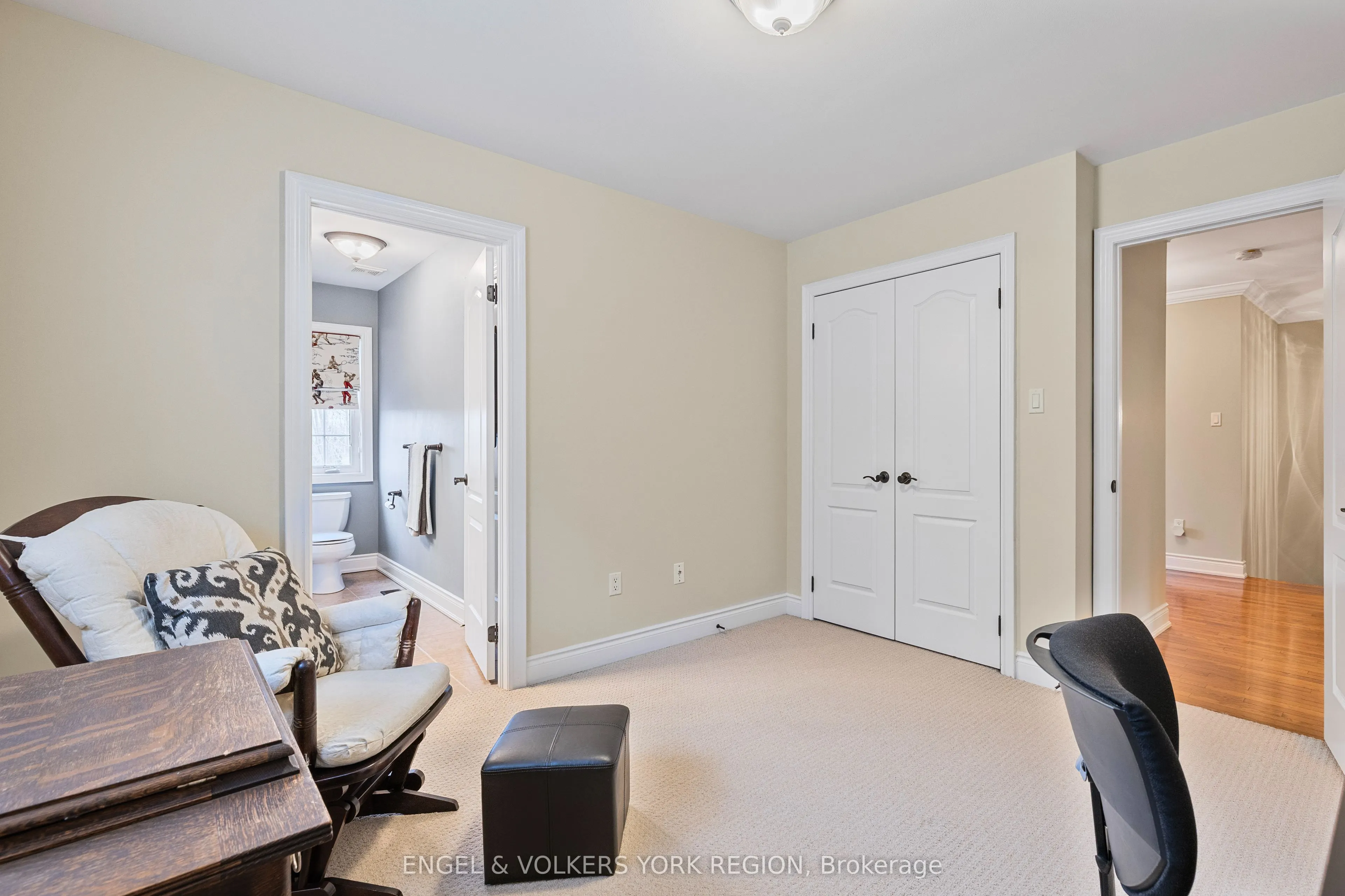 26 Imperial Lakes Drive