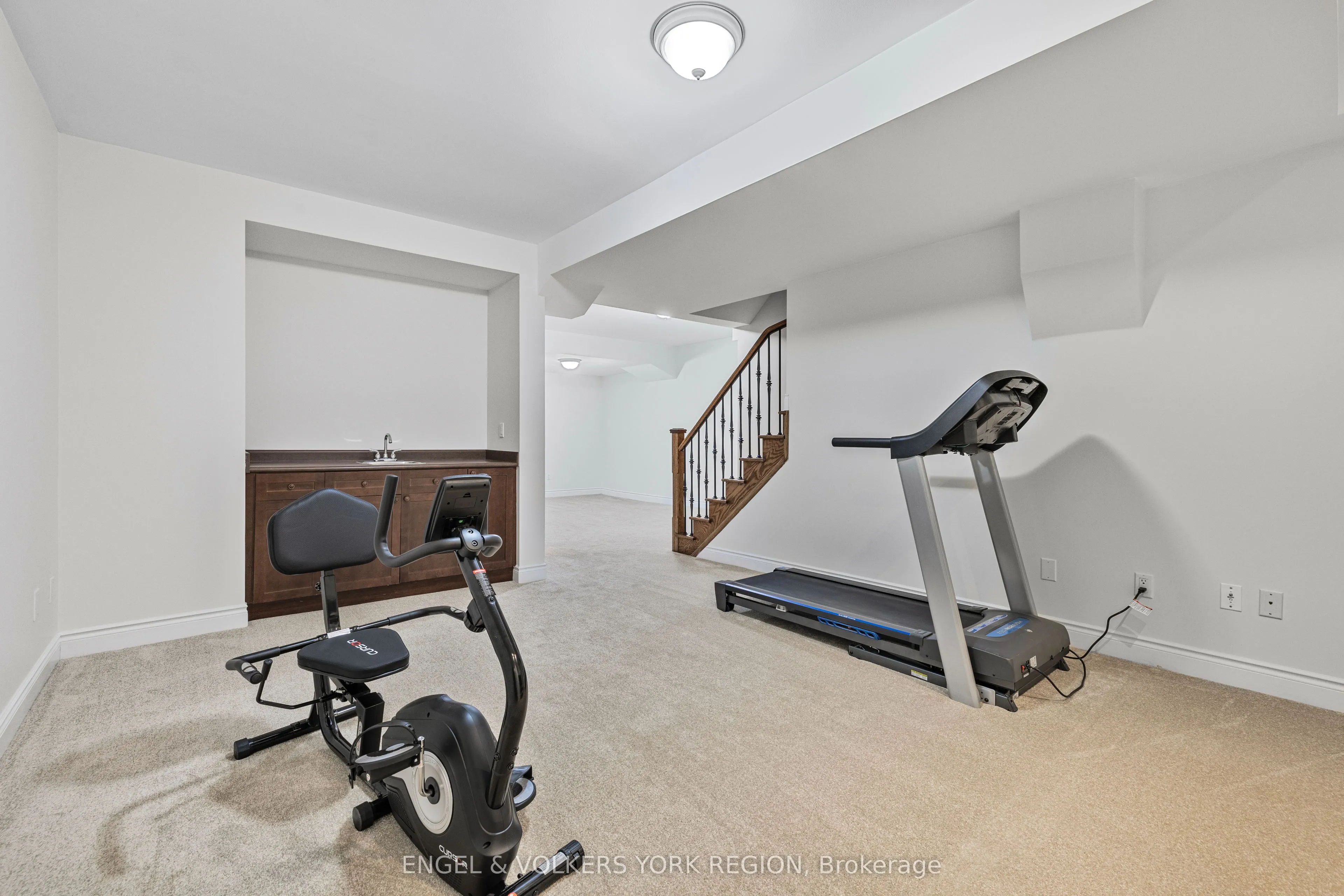 26 Imperial Lakes Drive