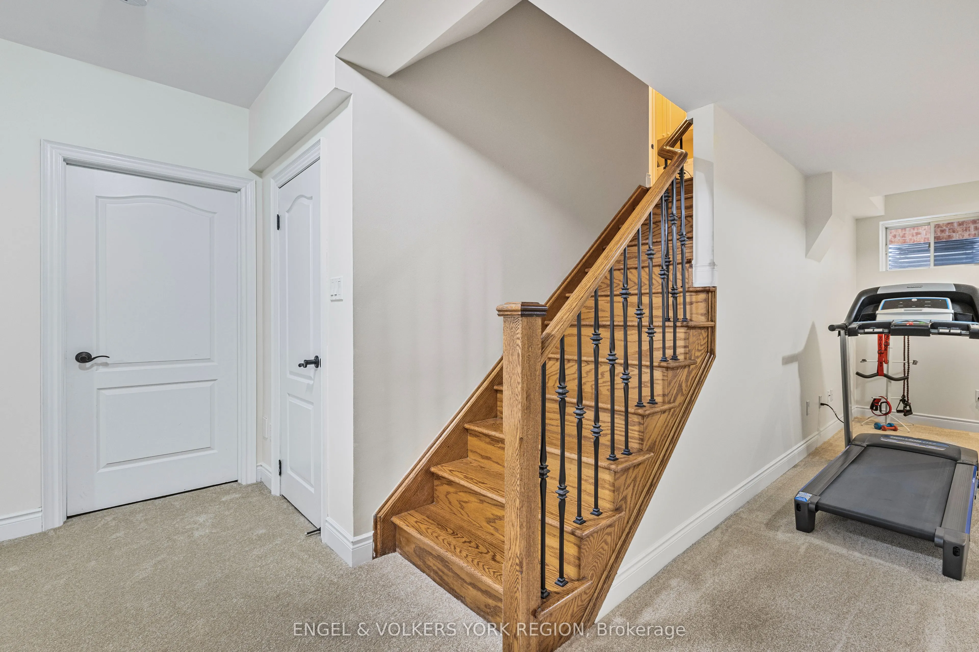 26 Imperial Lakes Drive