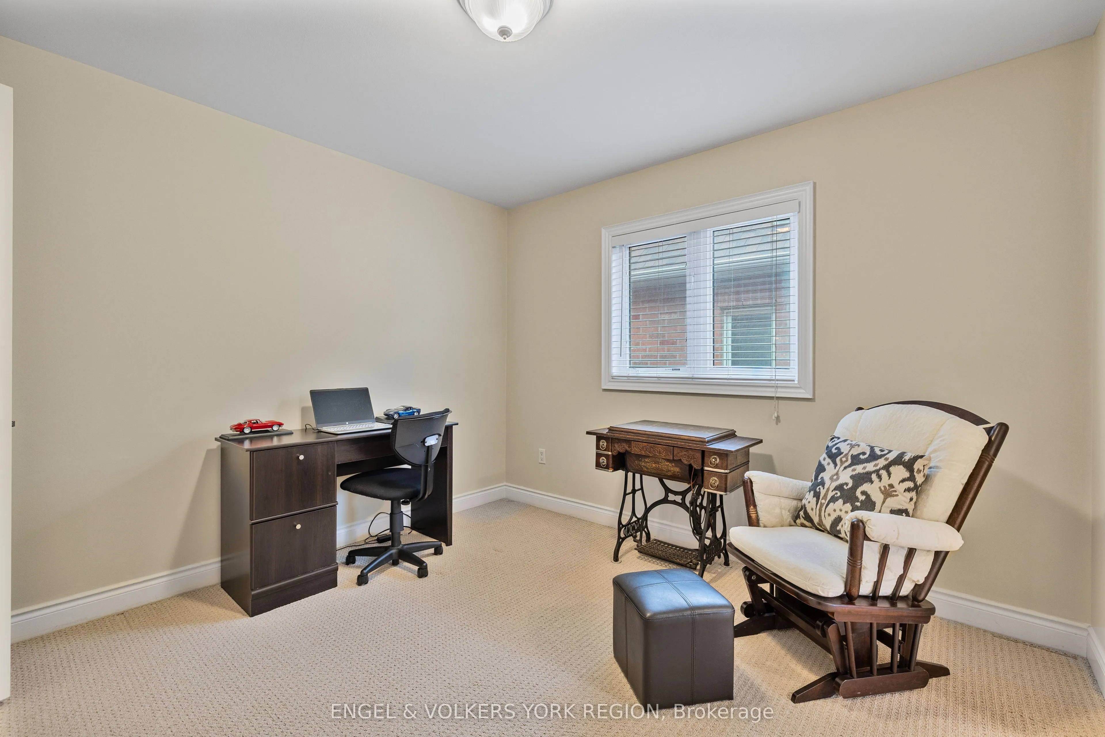 26 Imperial Lakes Drive