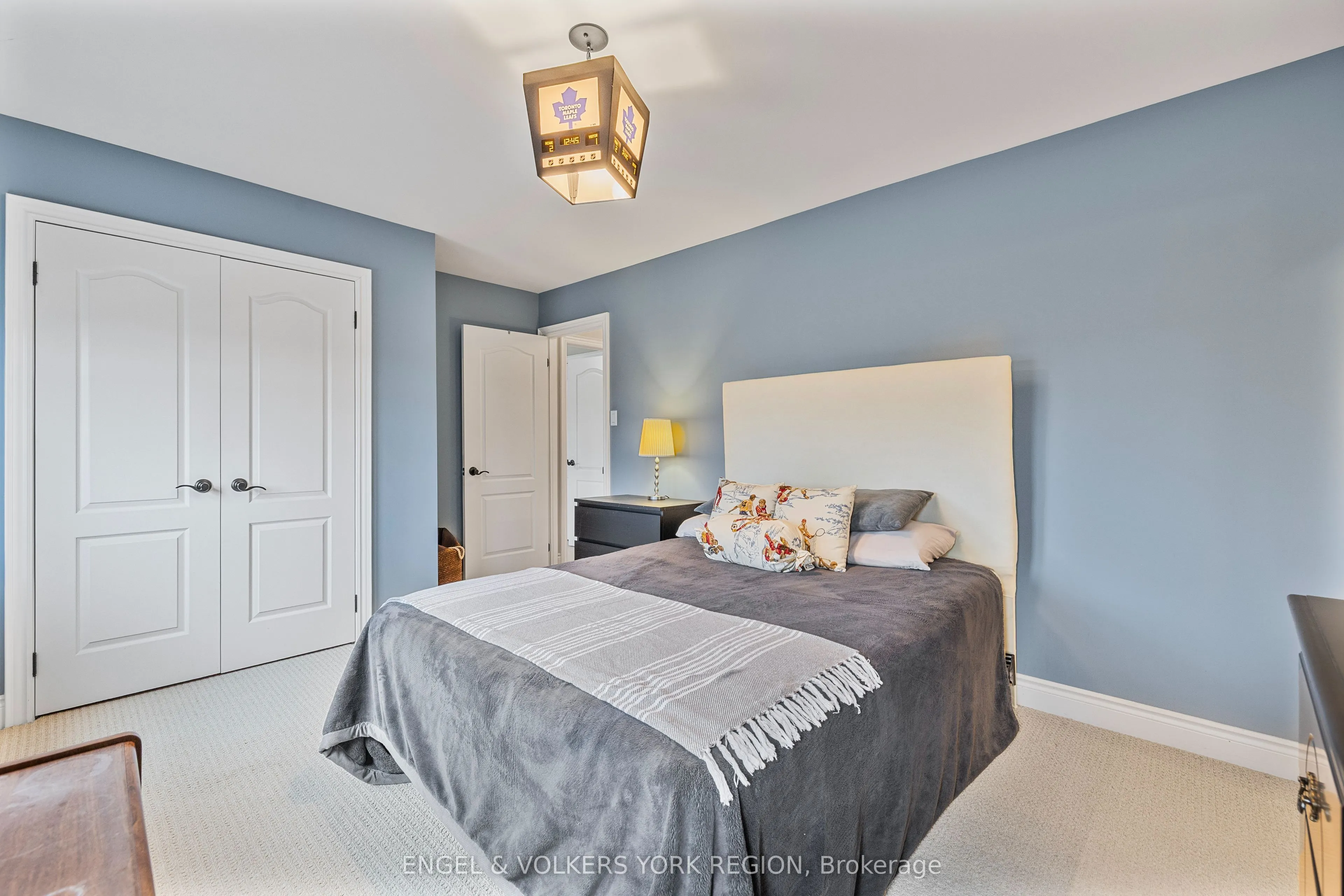 26 Imperial Lakes Drive