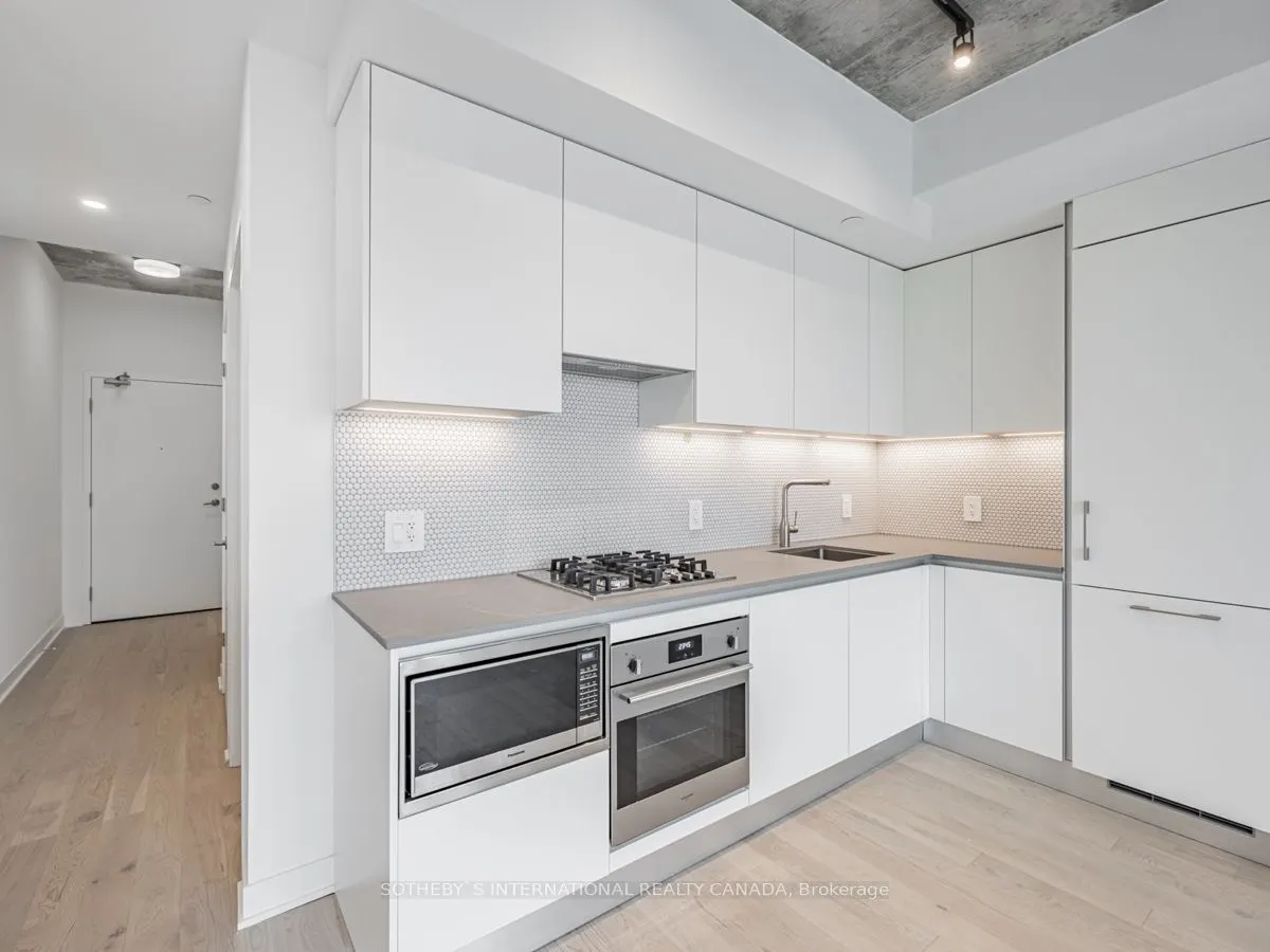 2720 Dundas Street W, #907