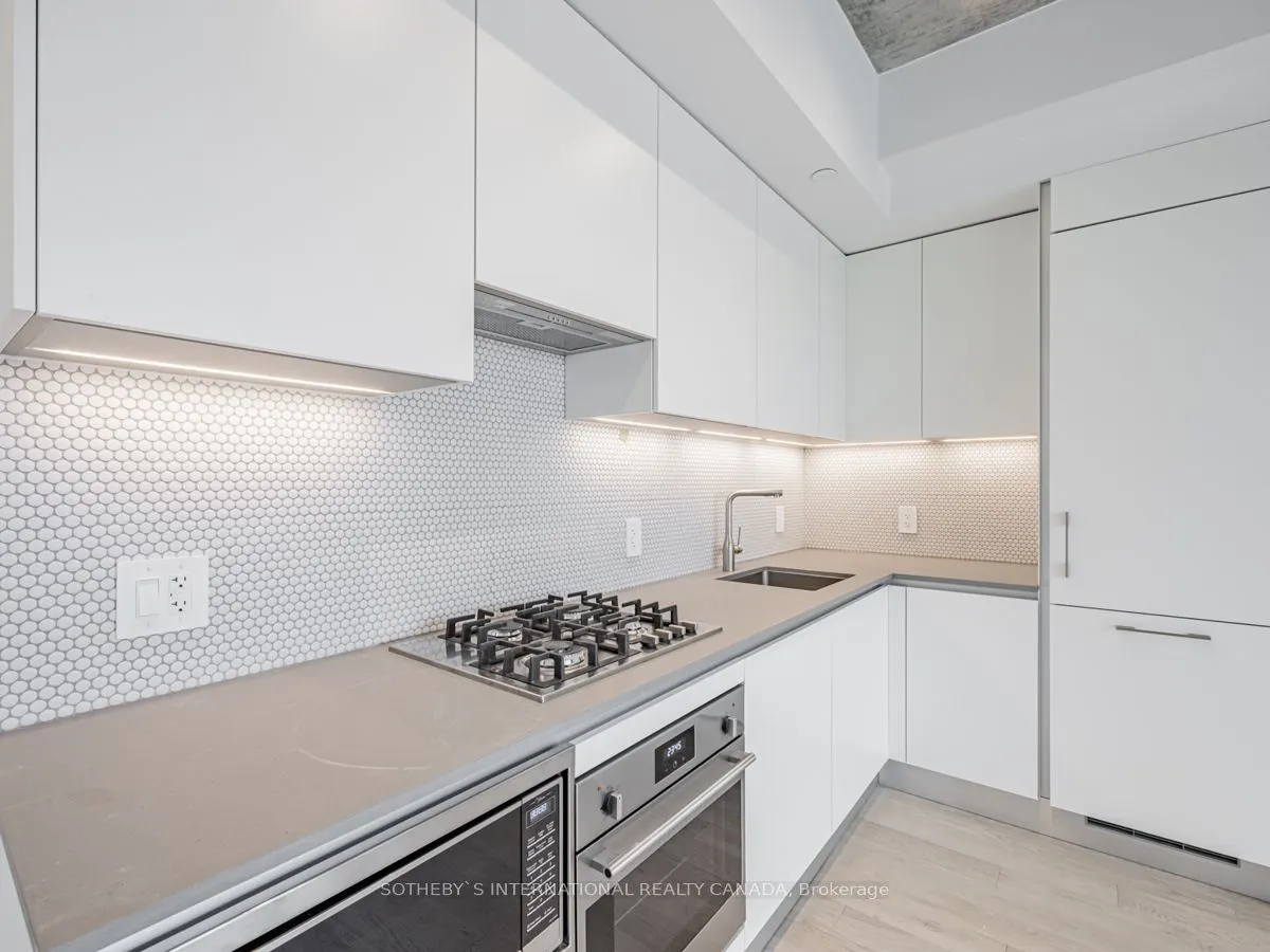 2720 Dundas Street W, #907