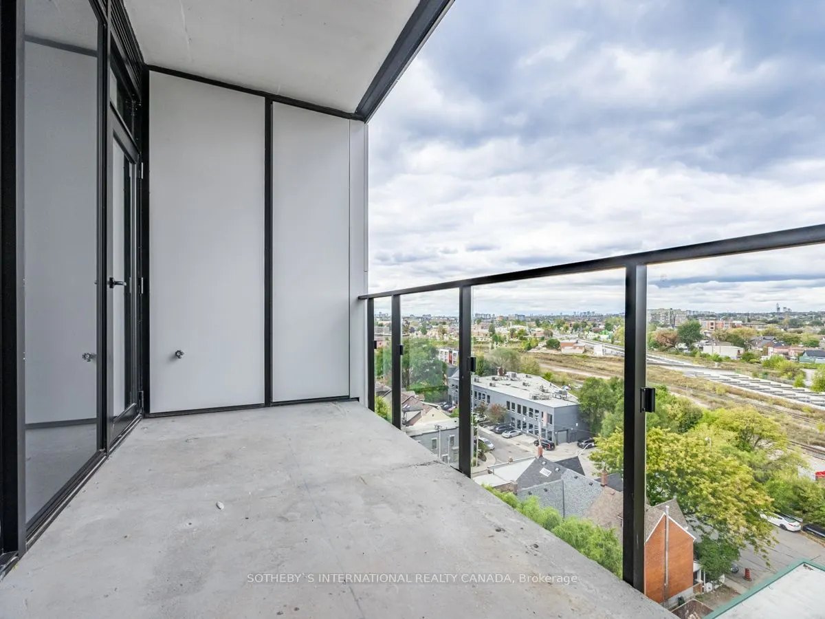 2720 Dundas Street W, #907