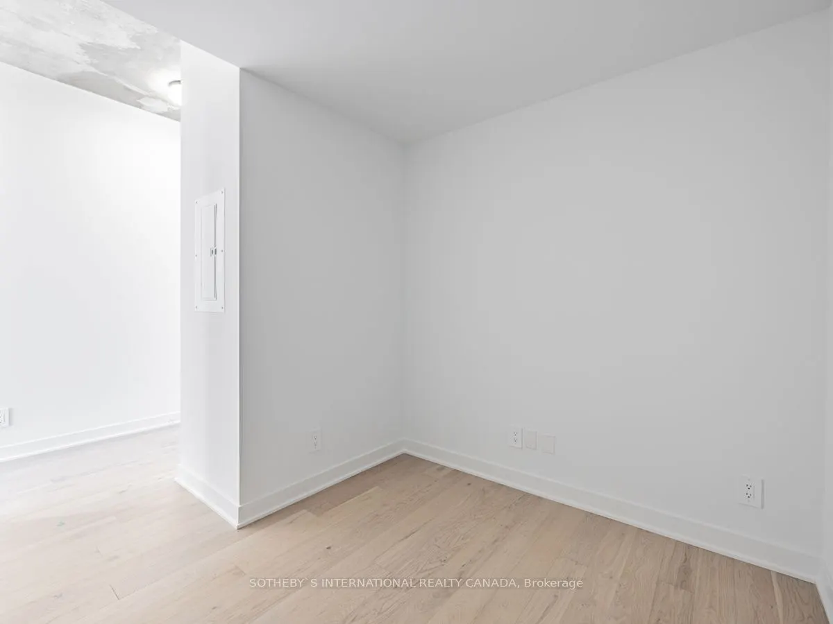 2720 Dundas Street W, #907