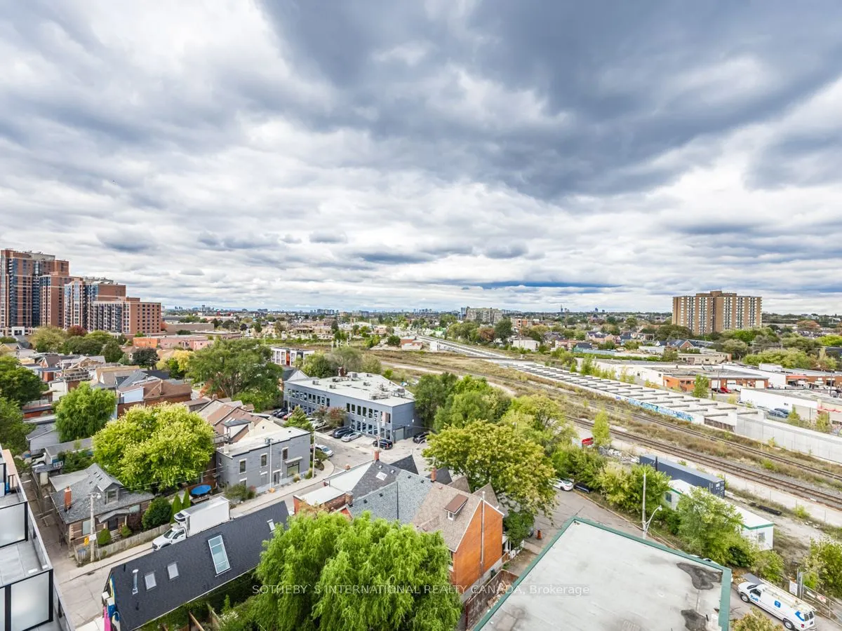 2720 Dundas Street W, #907