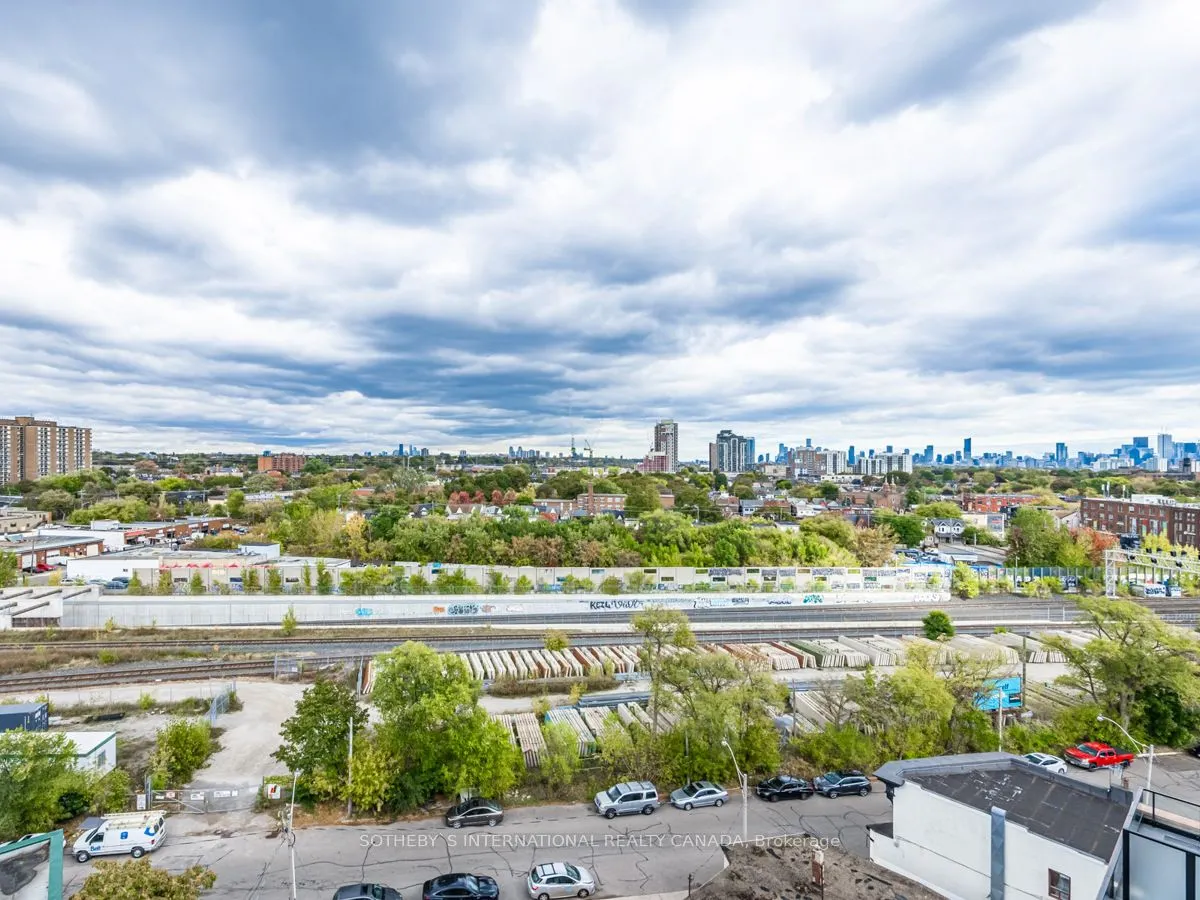 2720 Dundas Street W, #907