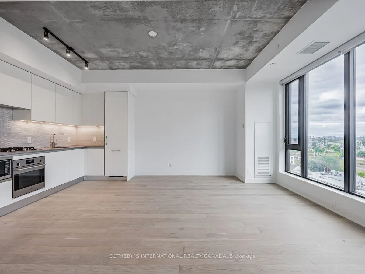 2720 Dundas Street W, #907