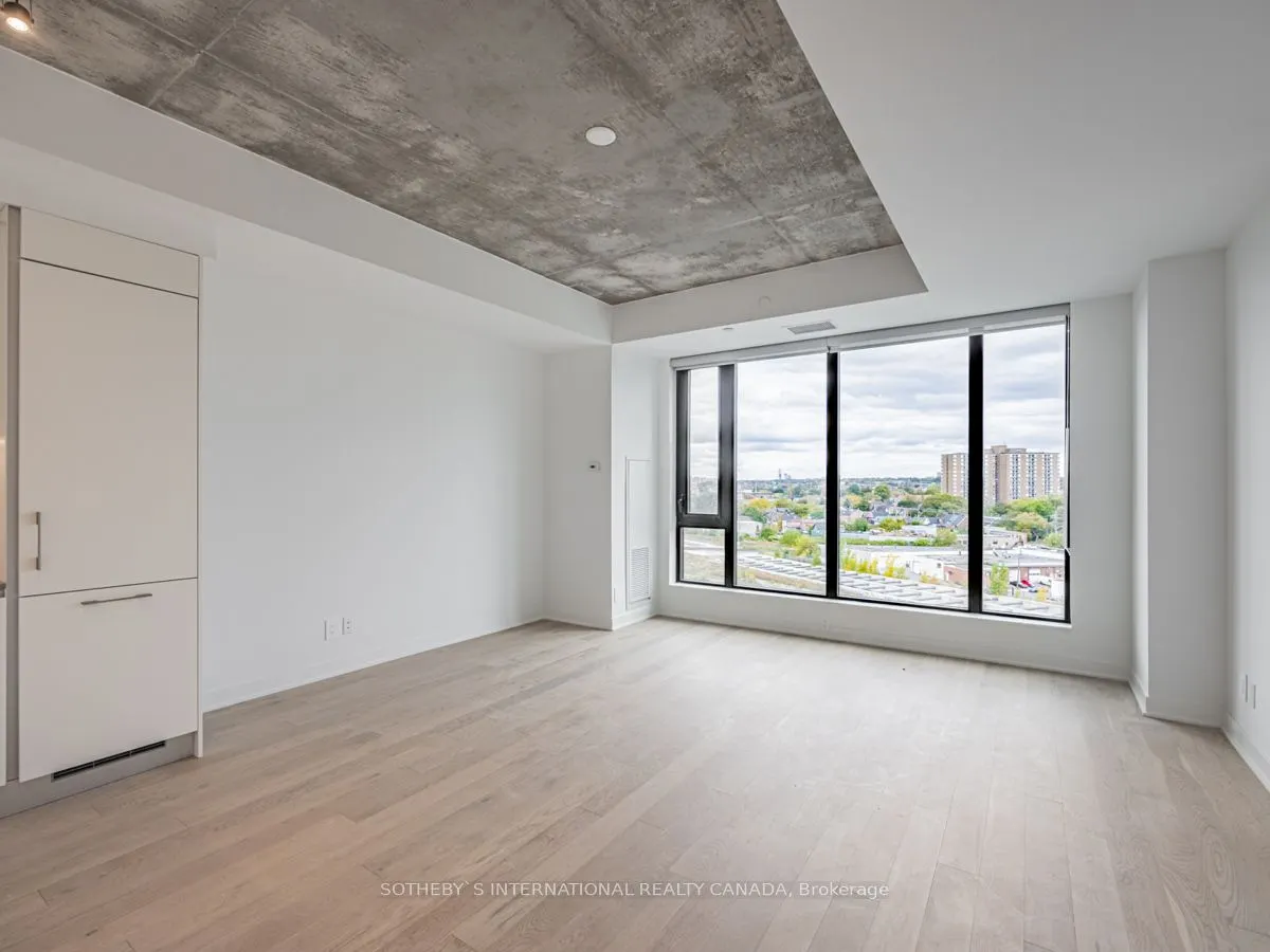 2720 Dundas Street W, #907