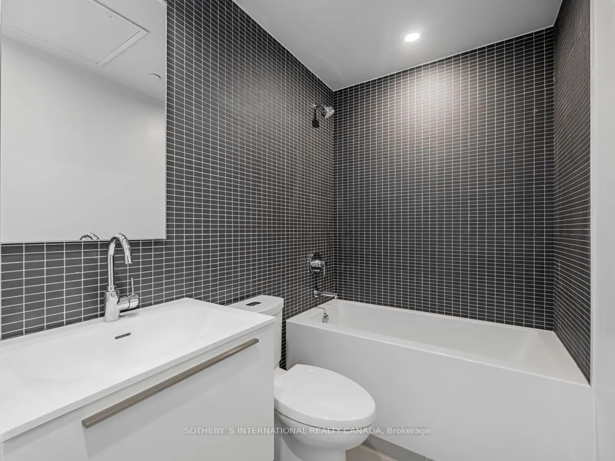 2720 Dundas Street W, #907