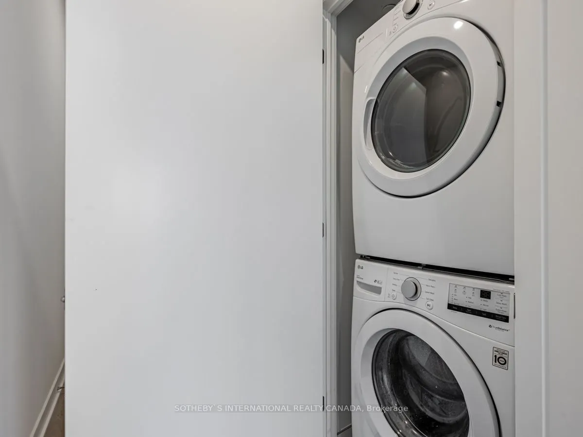 2720 Dundas Street W, #907