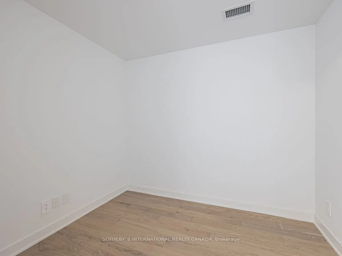 2720 Dundas Street W, #907