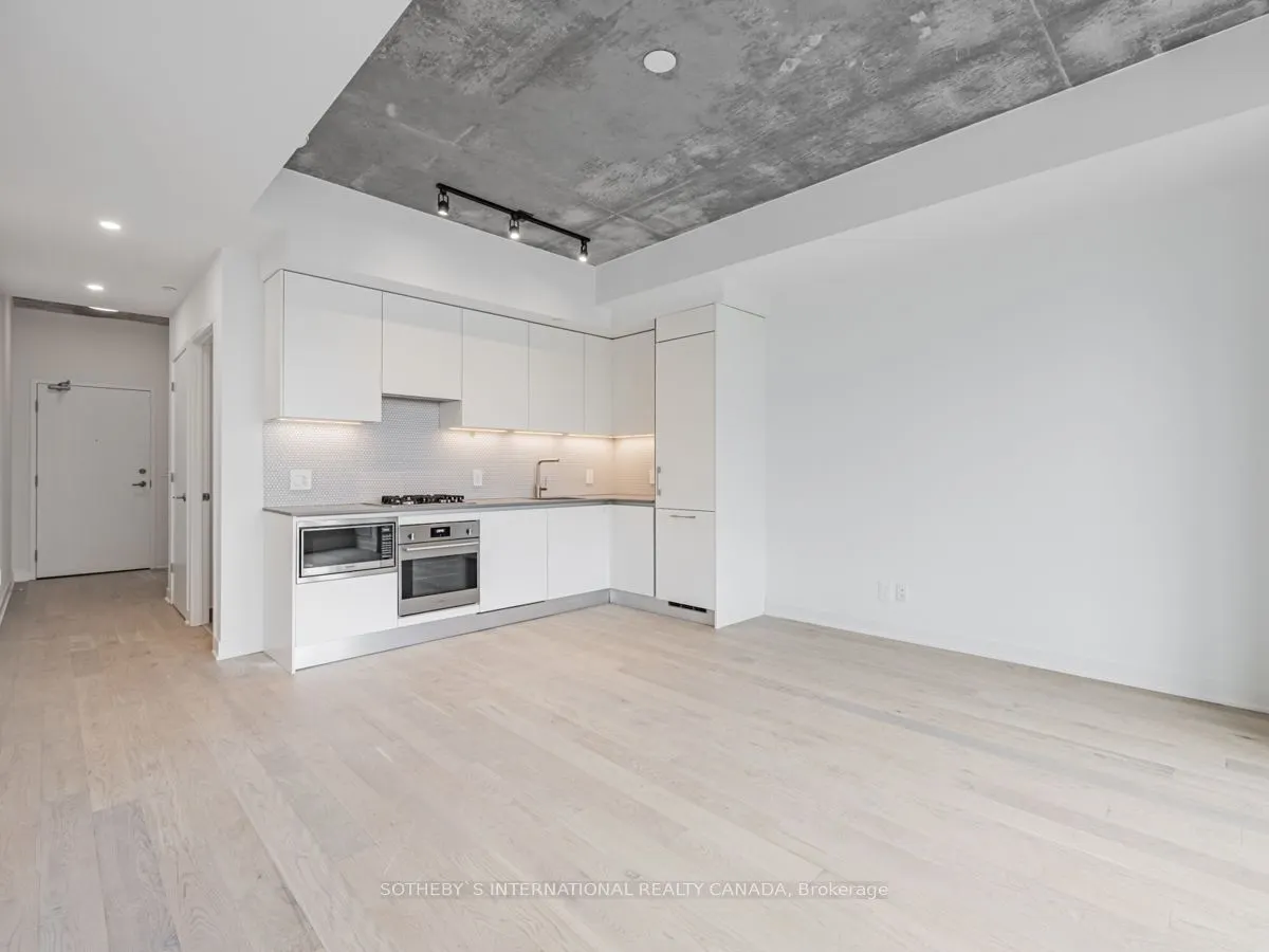 2720 Dundas Street W, #907