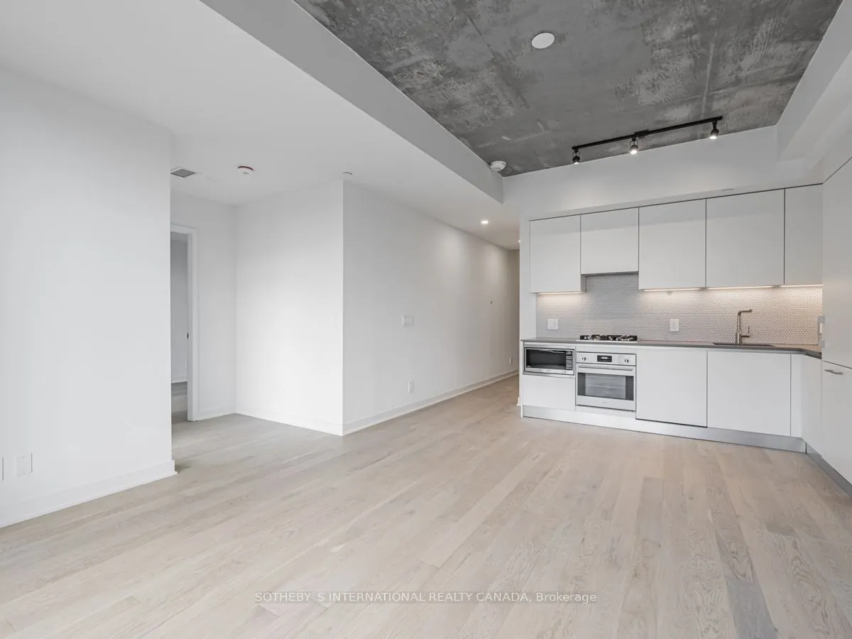 2720 Dundas Street W, #907