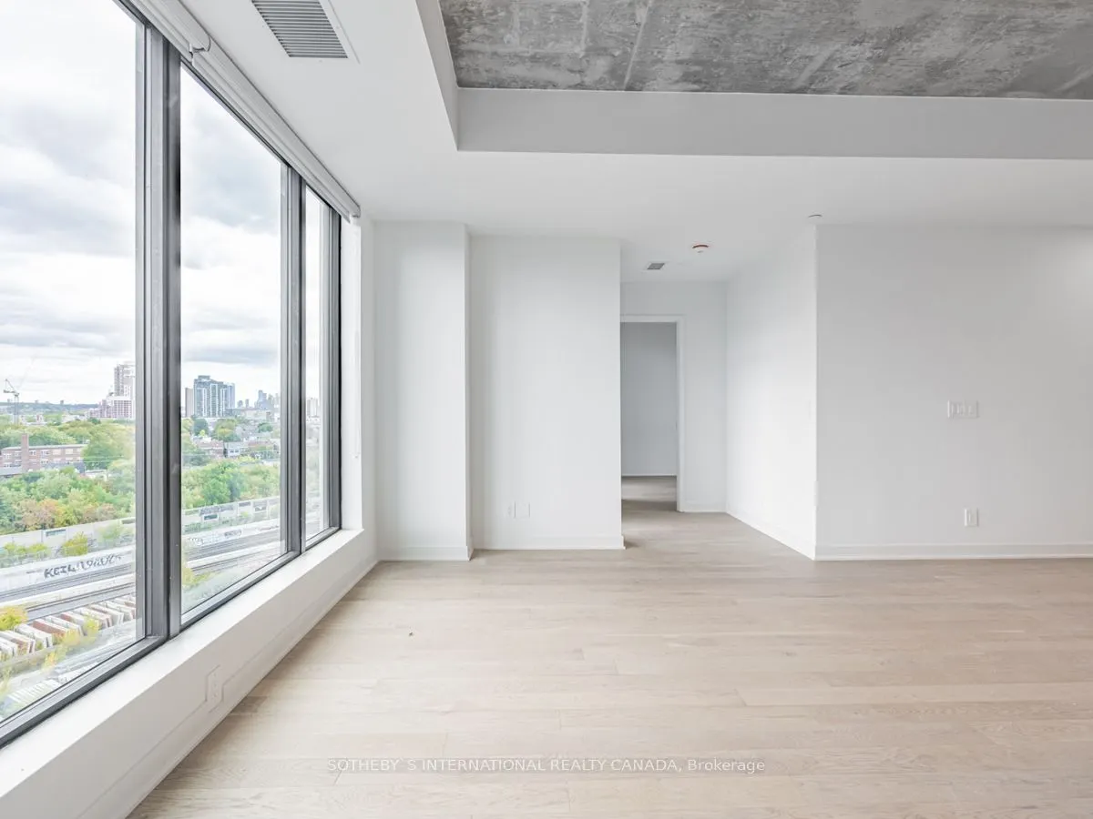 2720 Dundas Street W, #907