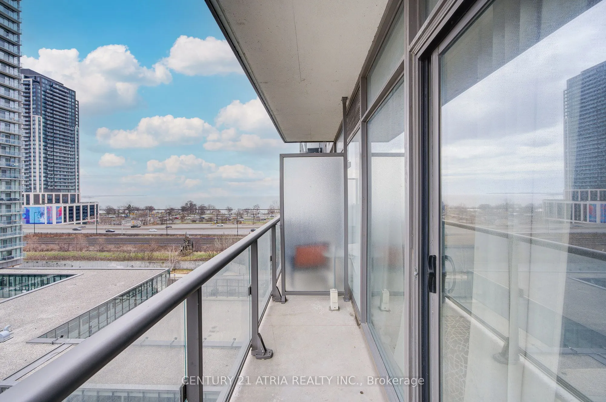 105 The Queensway #812