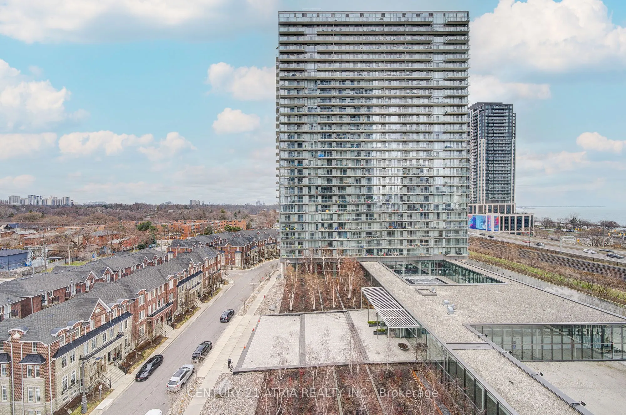 105 The Queensway #812