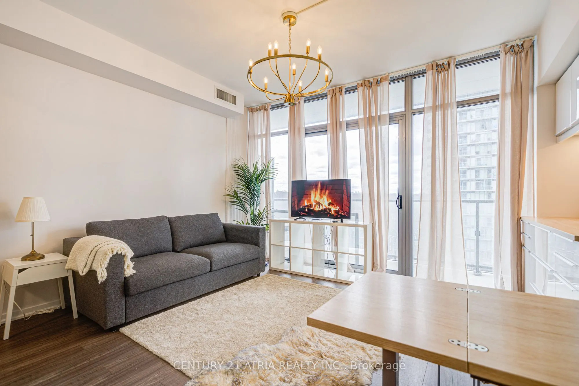 105 The Queensway #812