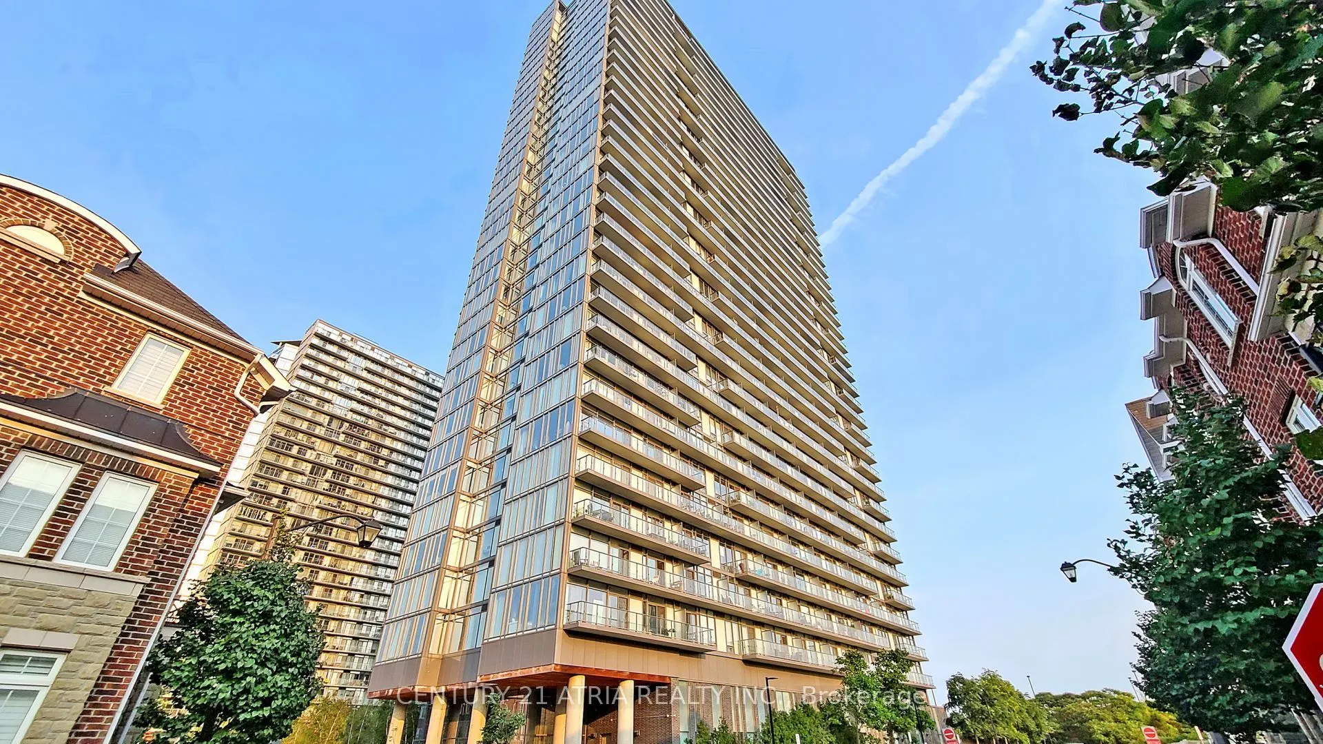 105 The Queensway #812