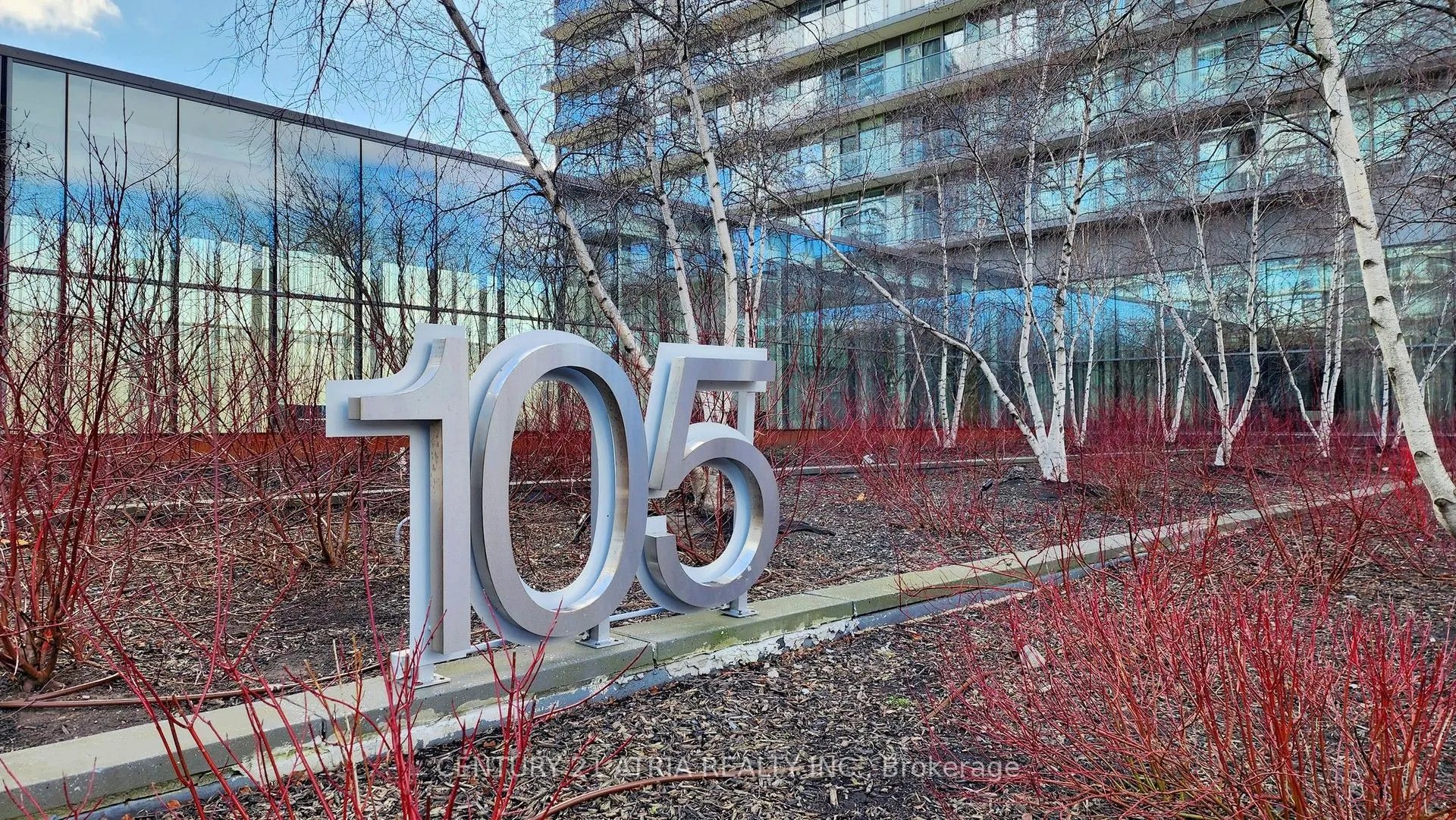 105 The Queensway #812