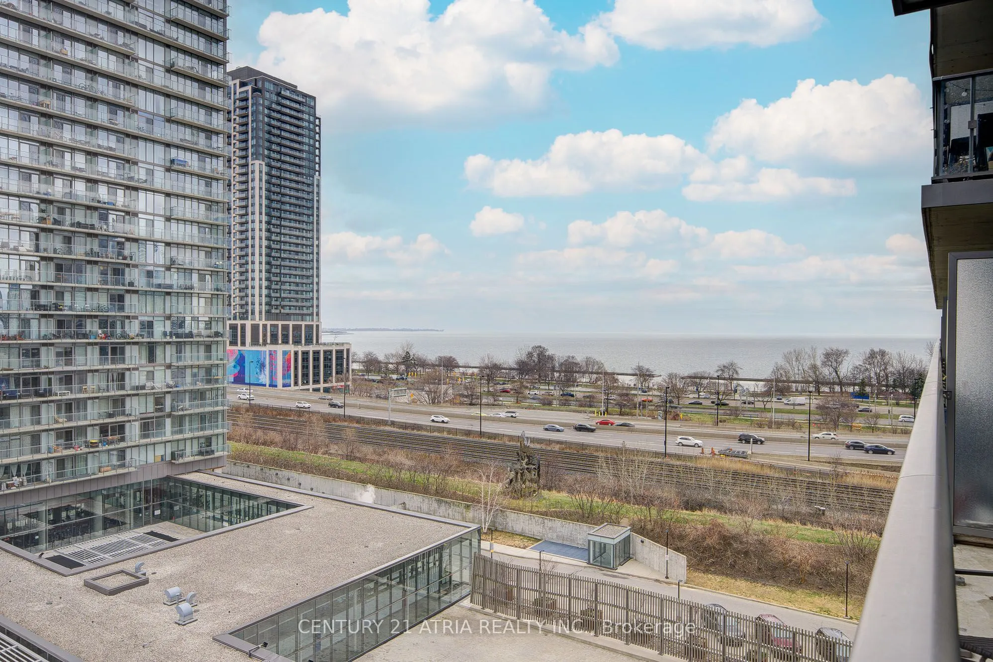 105 The Queensway #812