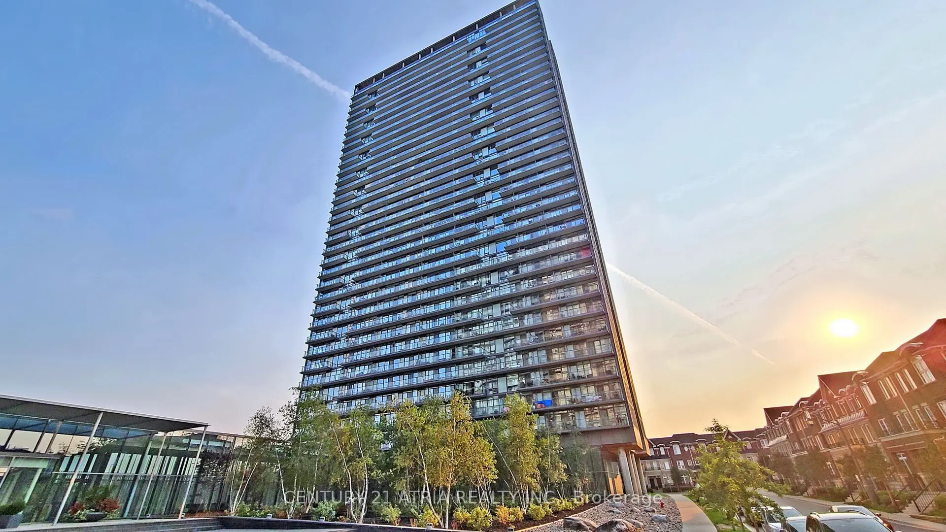 105 The Queensway #812