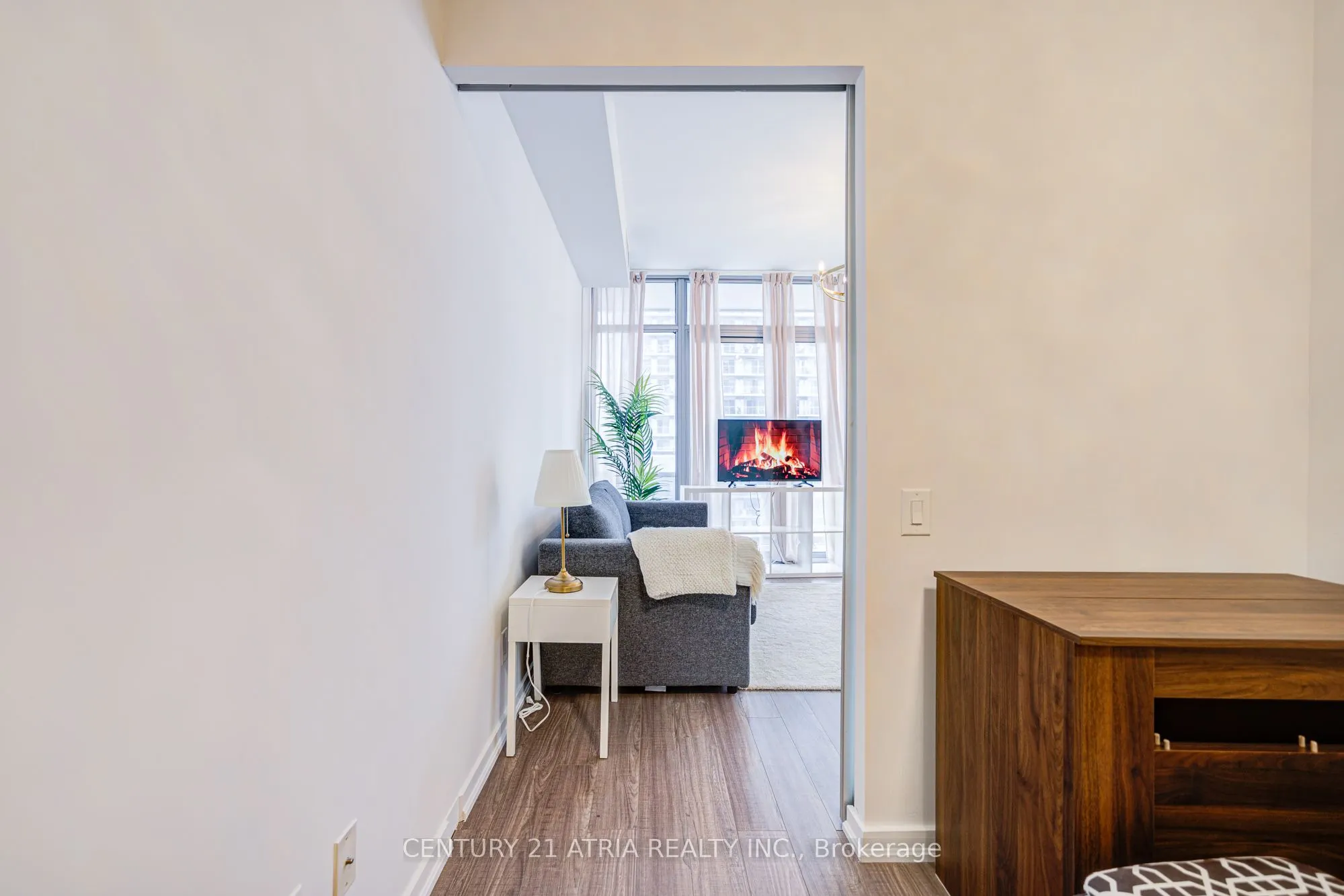 105 The Queensway #812