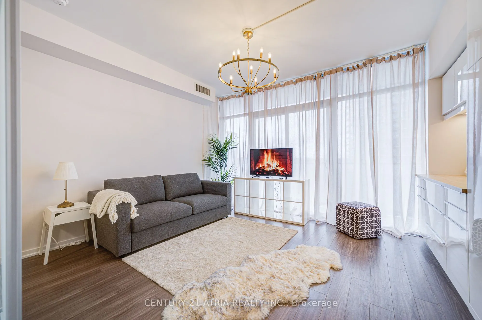 105 The Queensway #812