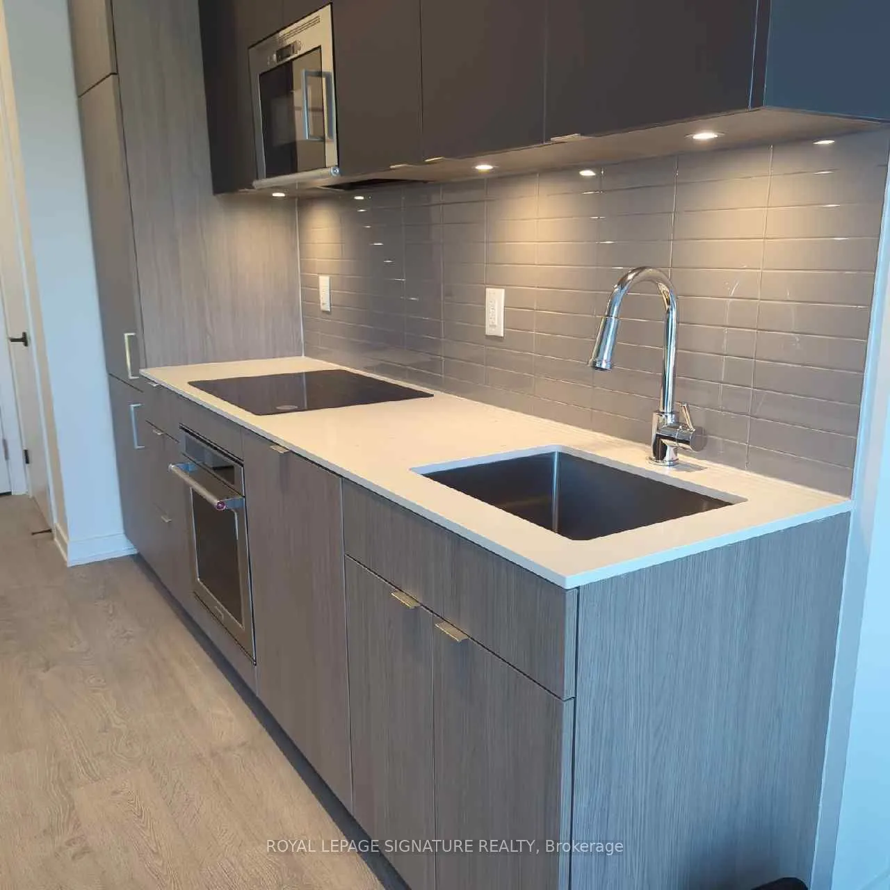 215 Lakeshore Road W, #334