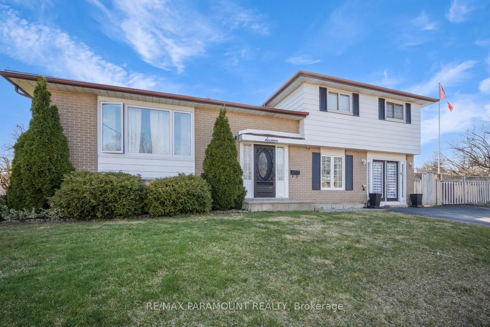 16 Irwin Crescent
