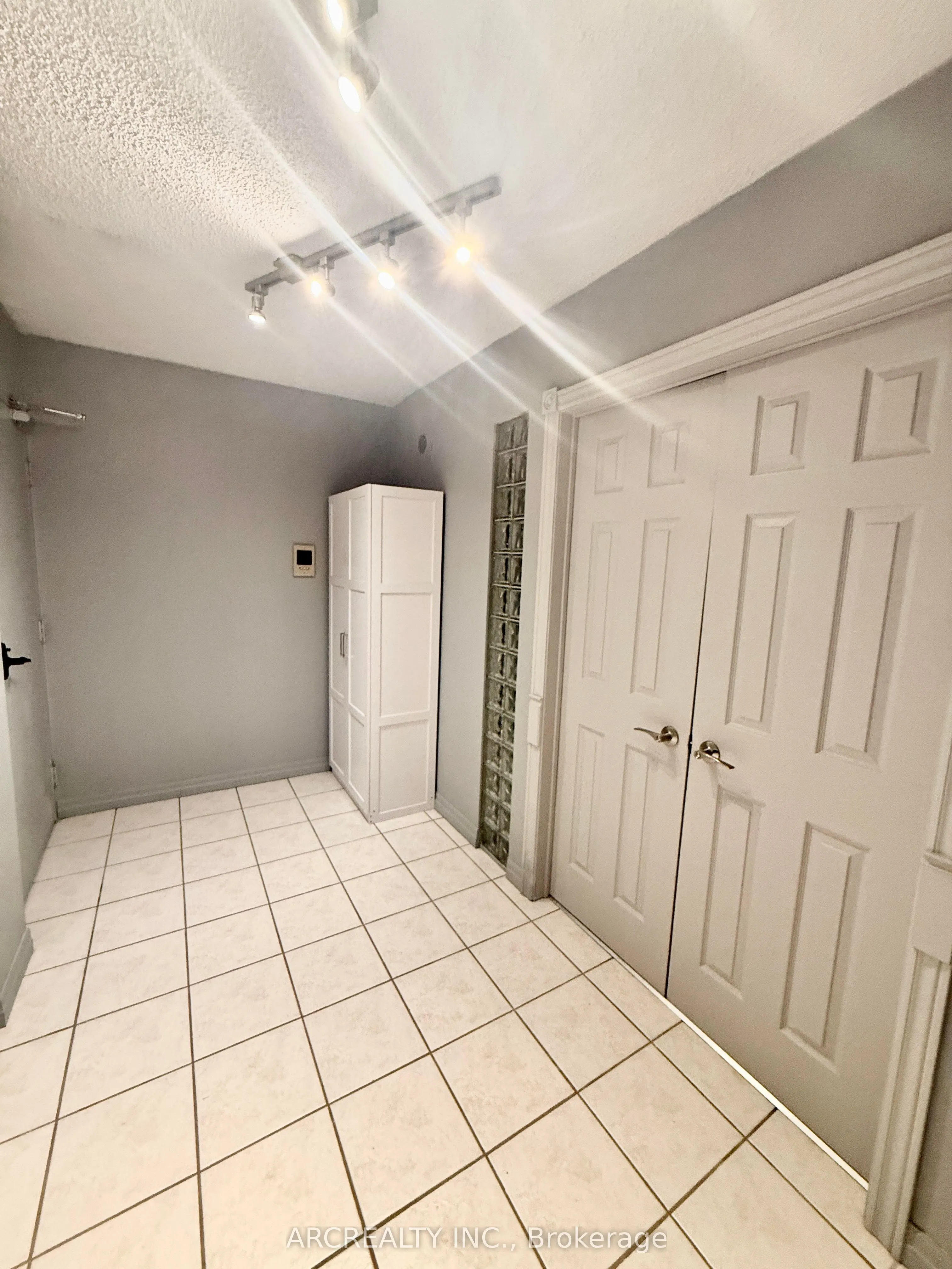 4673 Jane Street E, #1007