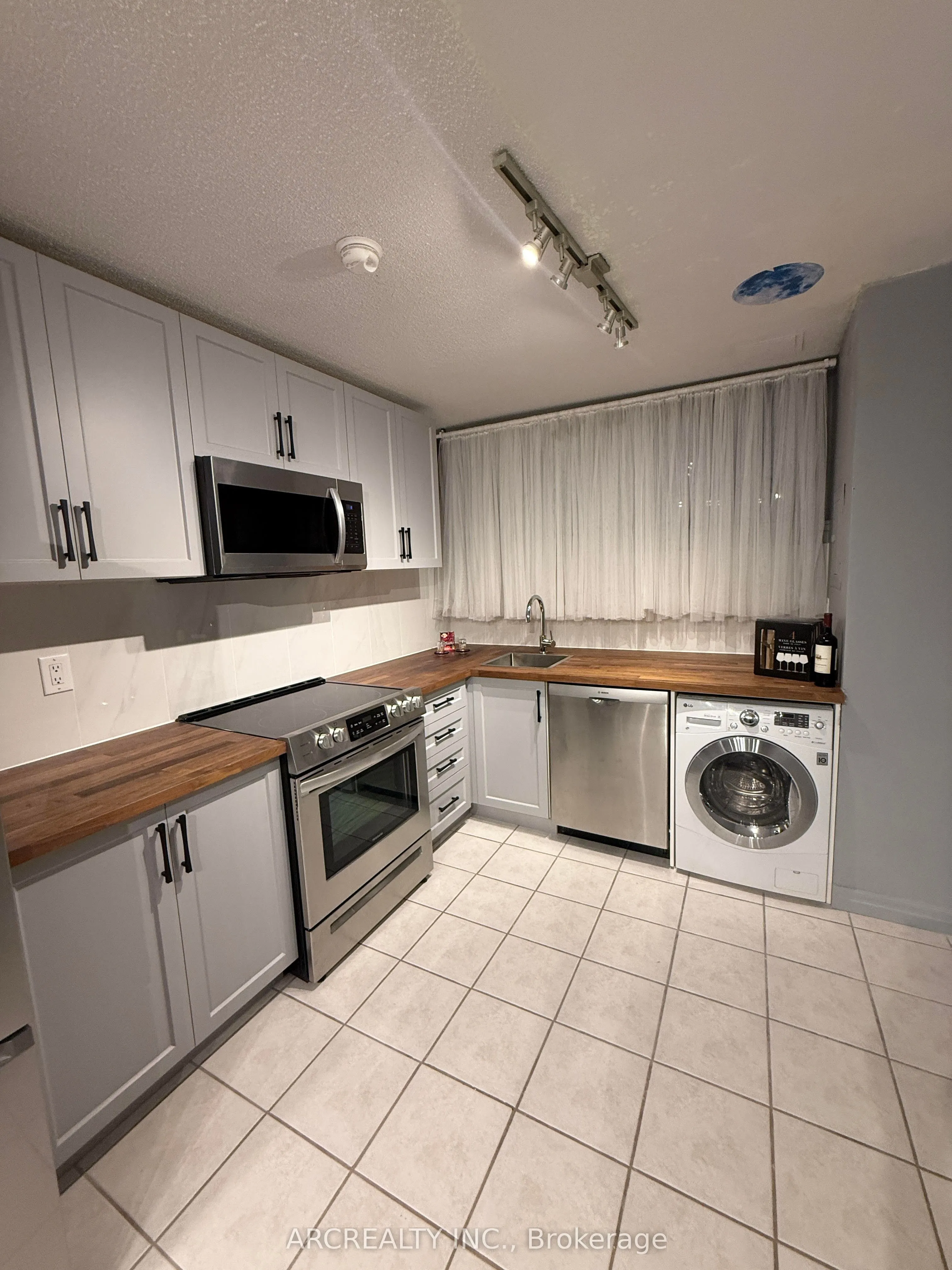 4673 Jane Street E, #1007