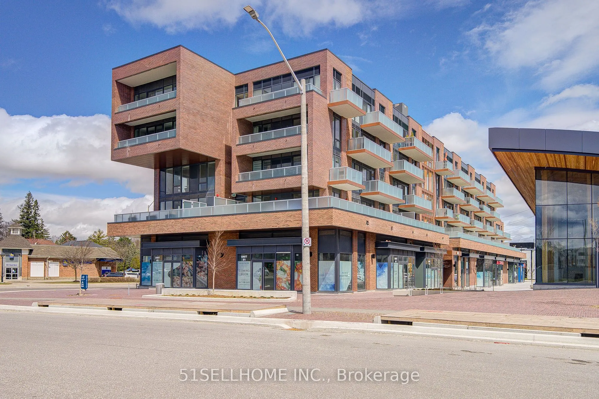 215 Lakeshore Road W, #333