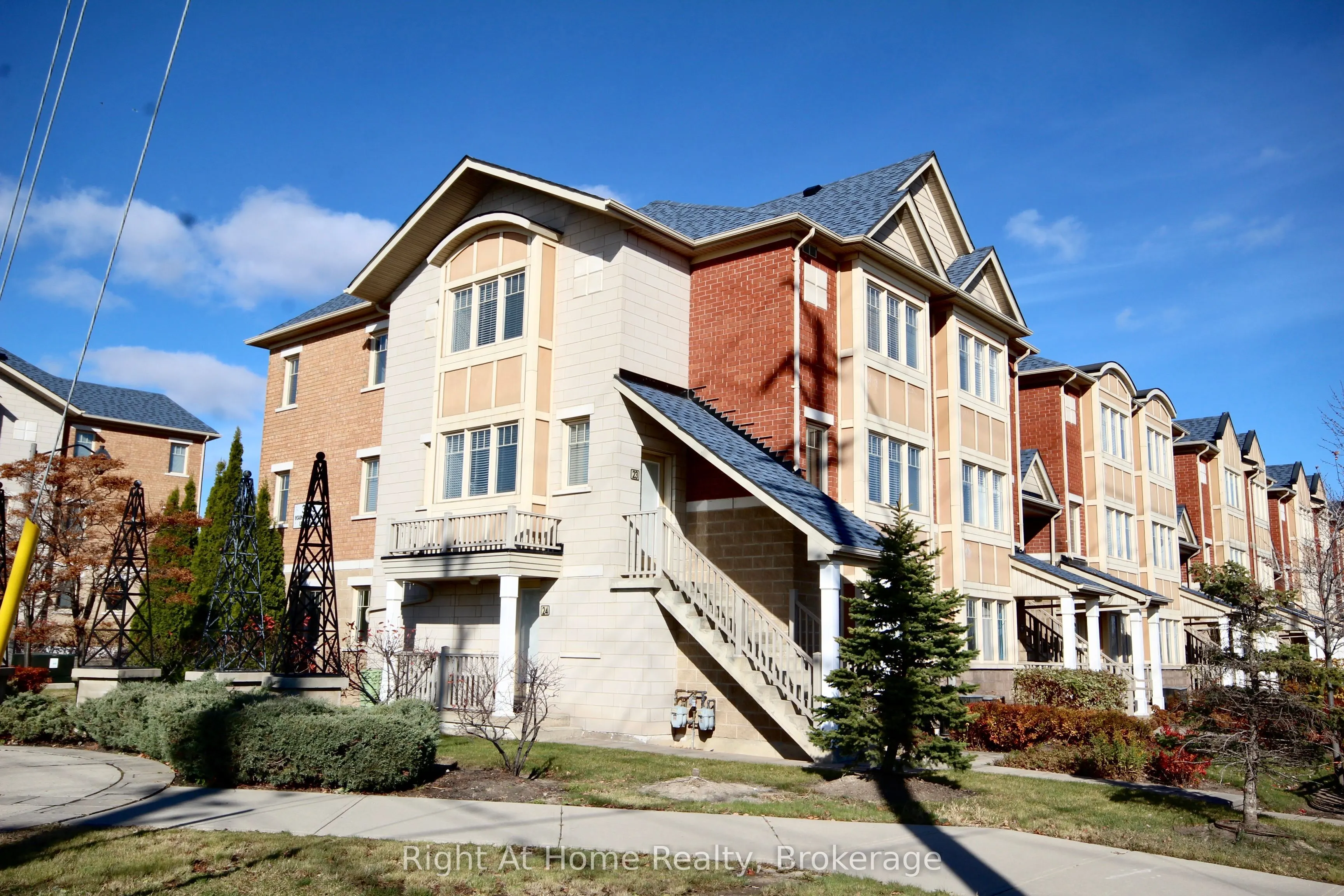 3985 Eglinton Avenue W, #23