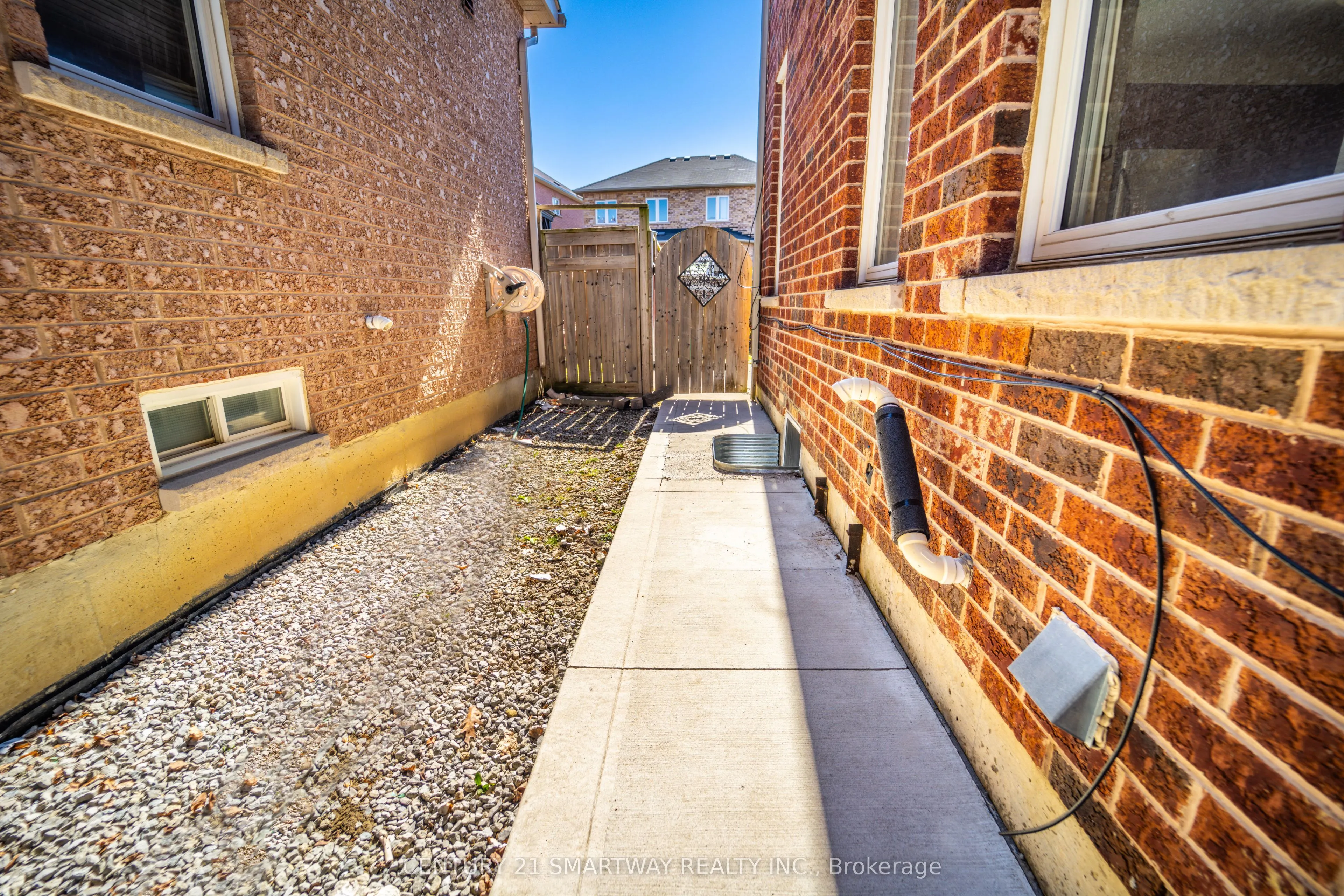 5 Rocky Point Crescent