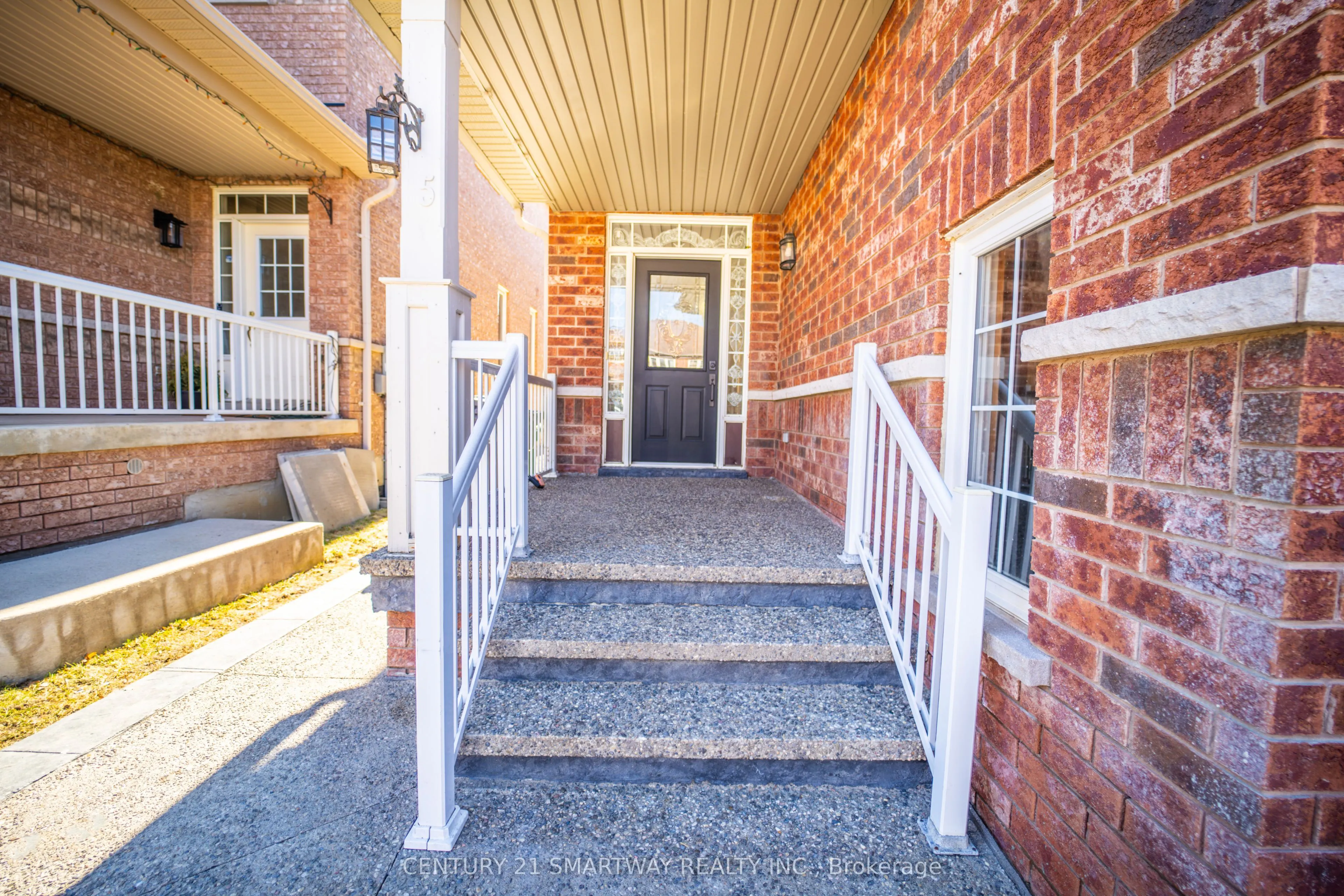 5 Rocky Point Crescent