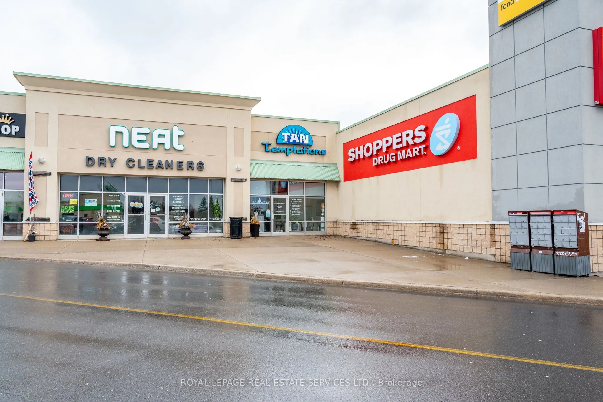 478 Dundas Street W, #16