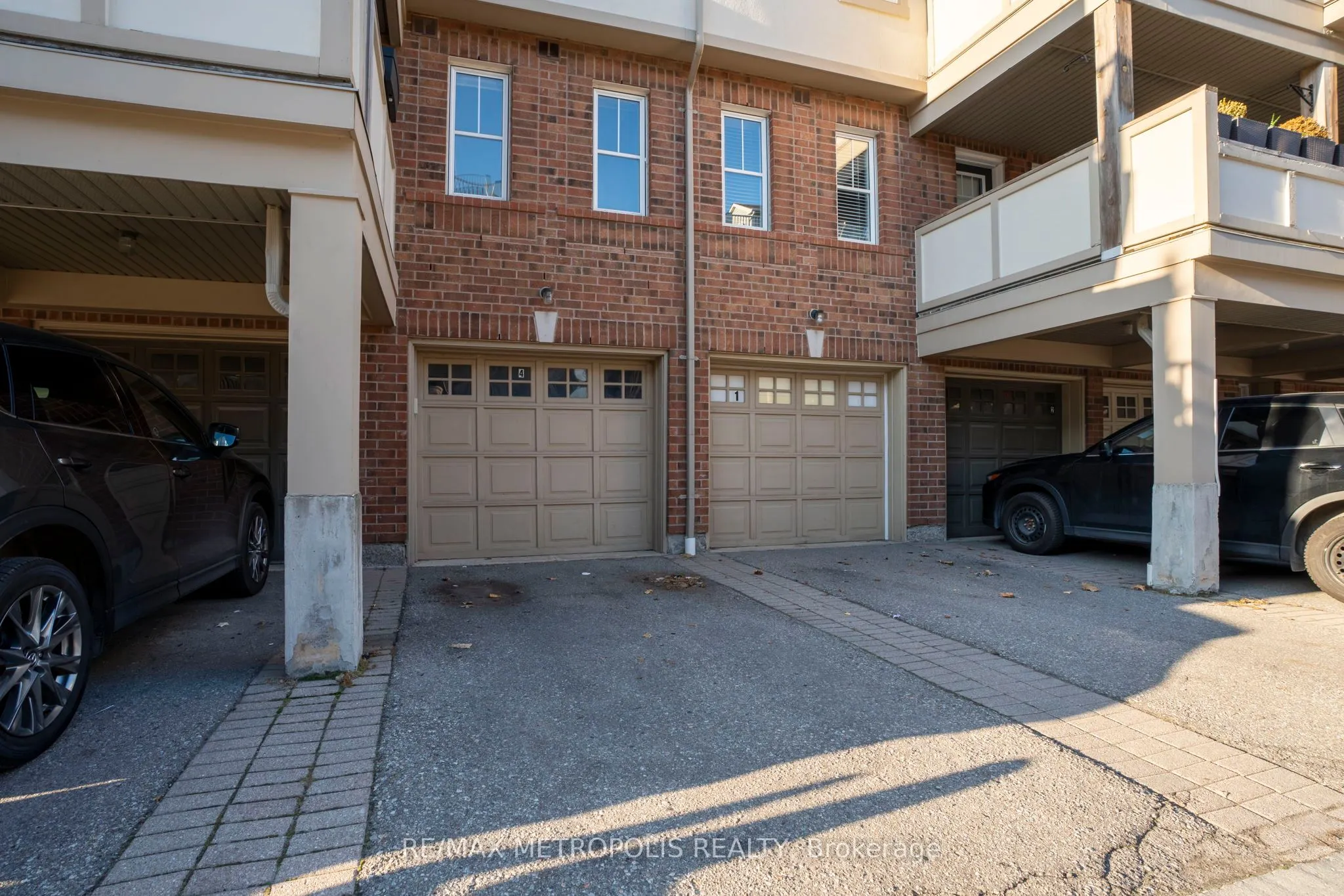734 Neighbourhood Circle, #4