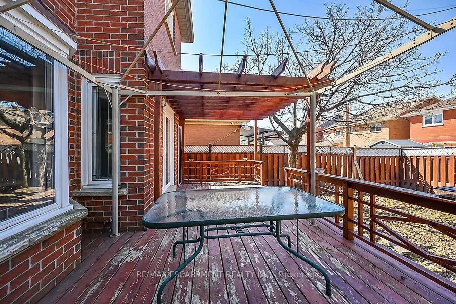 39 Blue Spruce Street