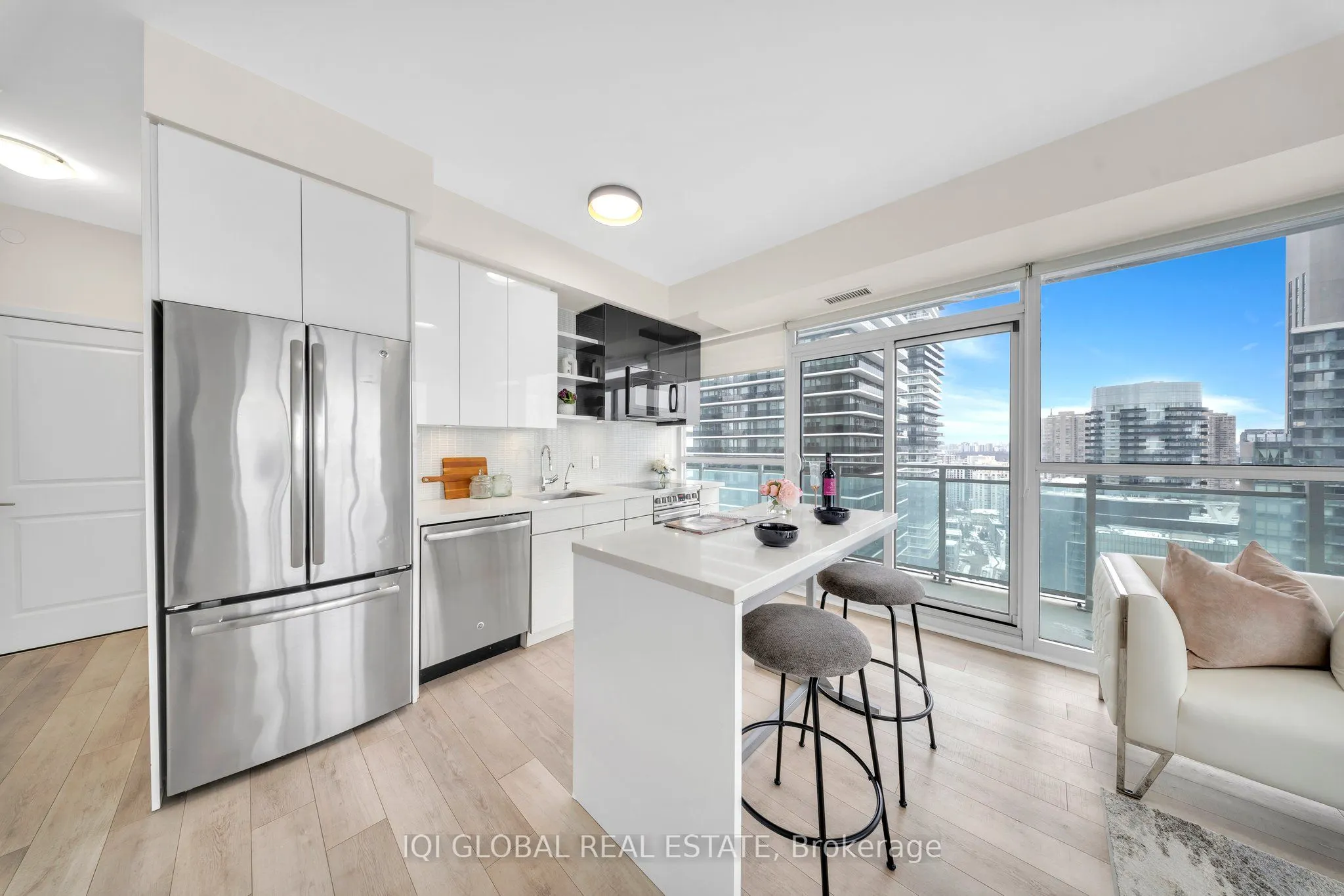 33 Shore Breeze Drive, #2509