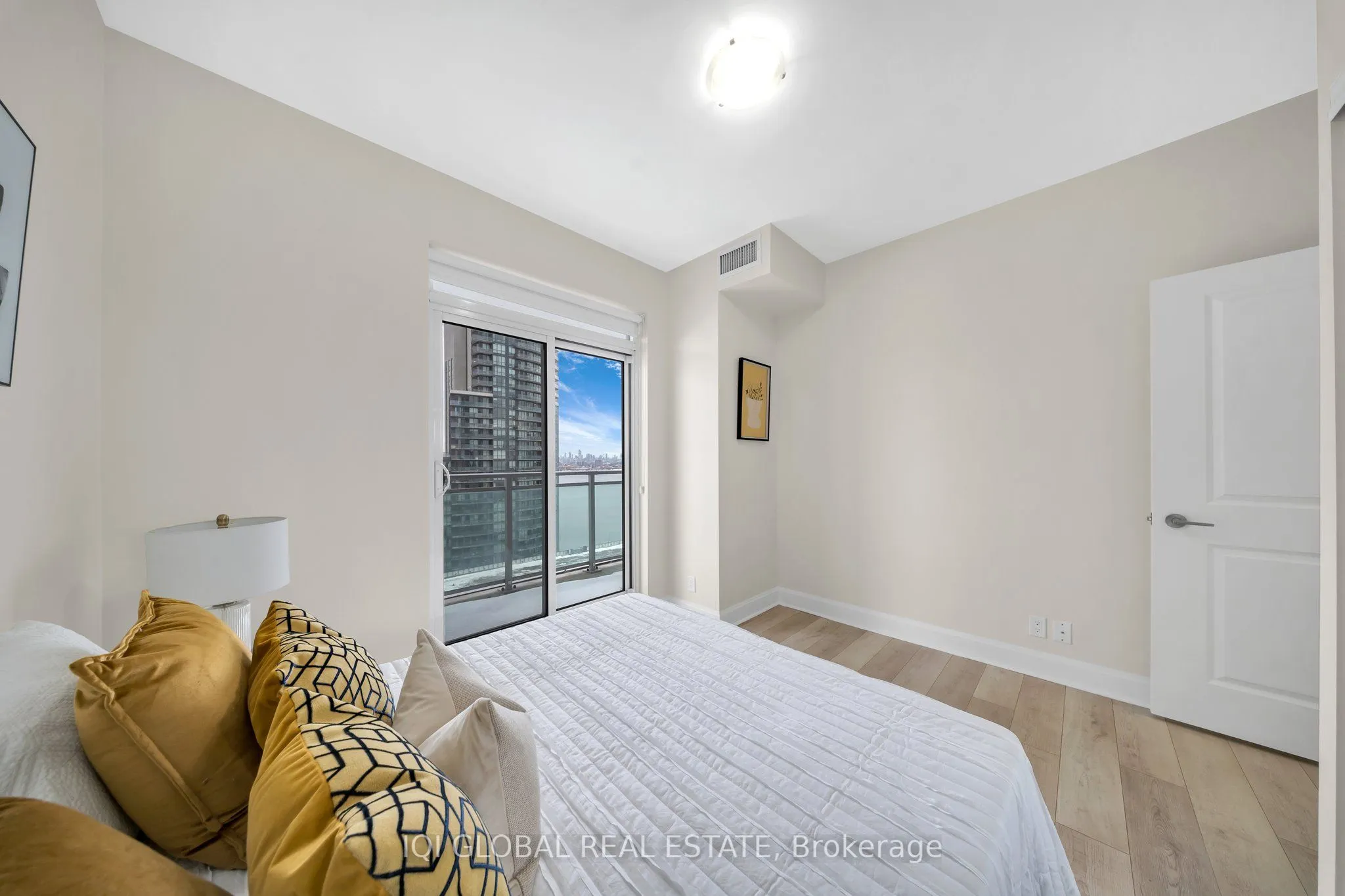 33 Shore Breeze Drive, #2509