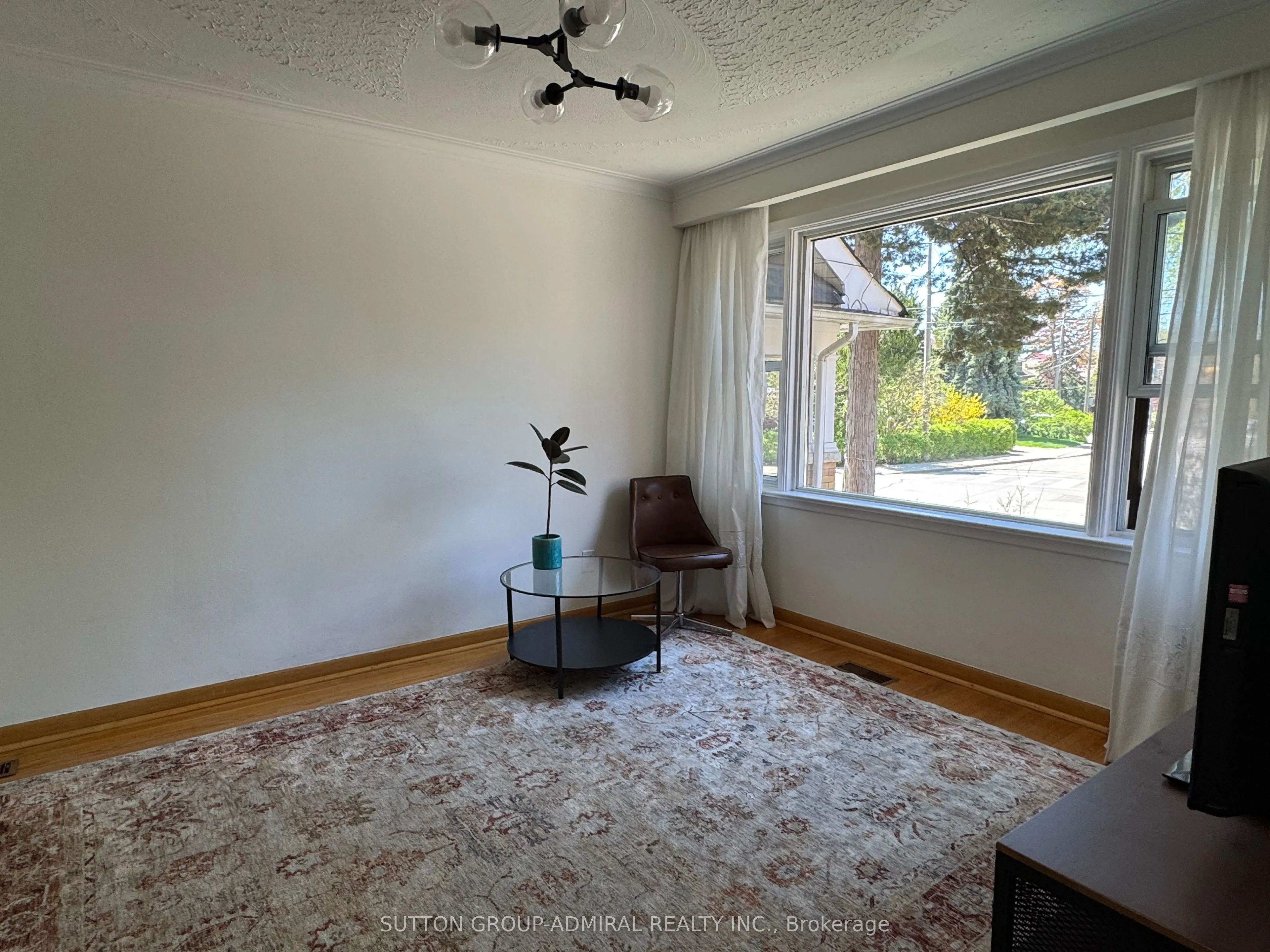 137 Evelyn Avenue