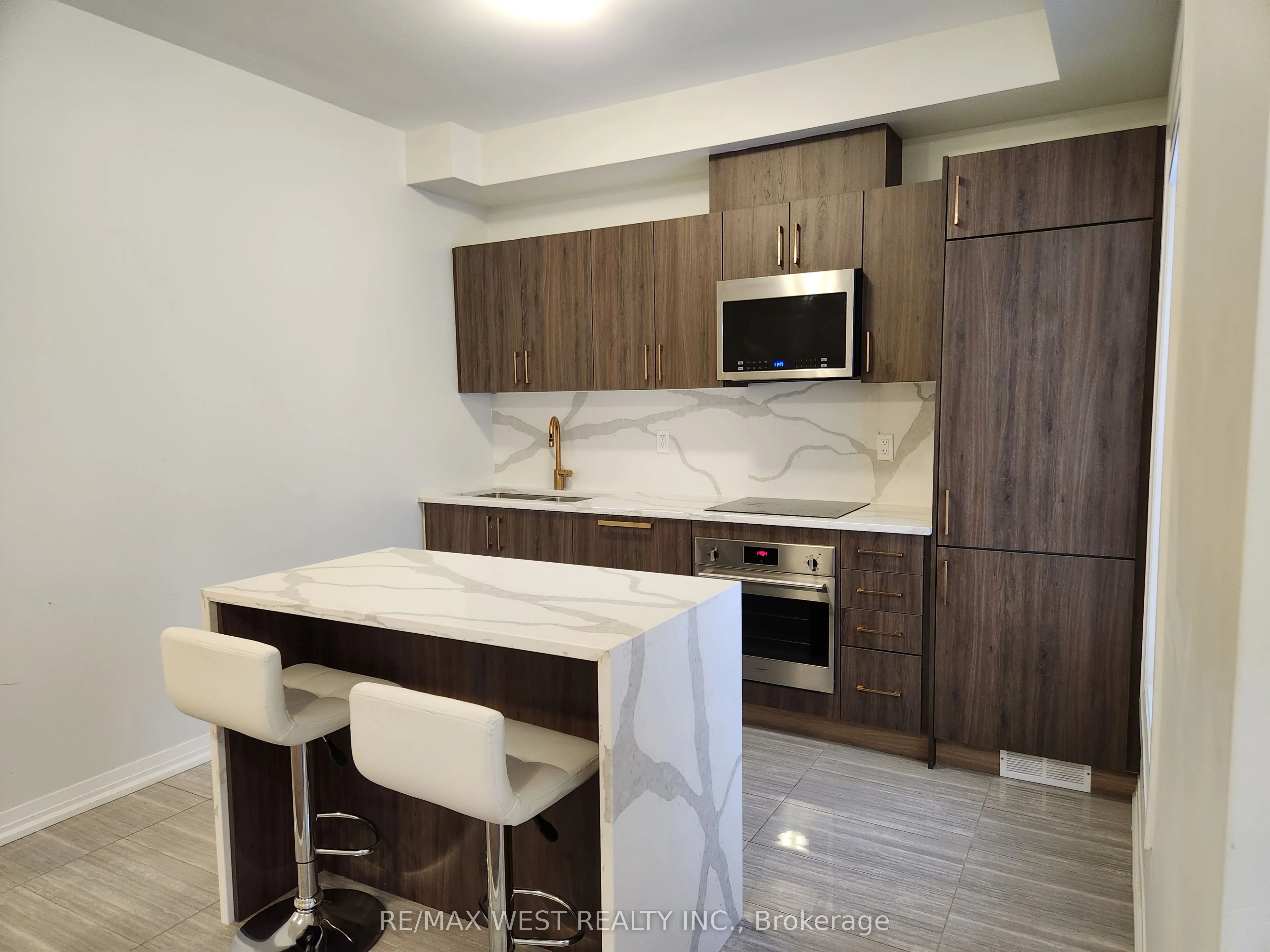 1165 Journeyman Lane, #215