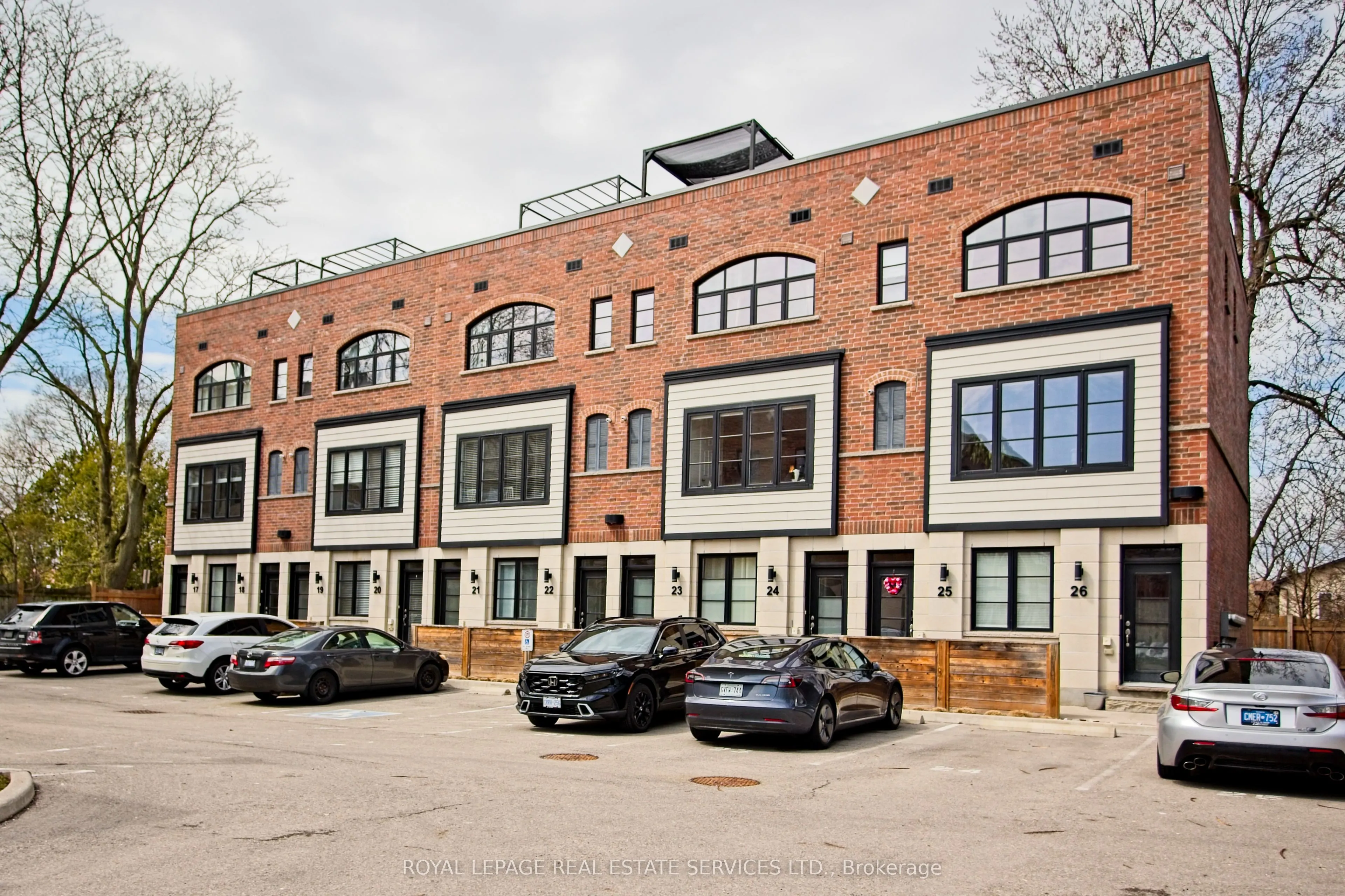 405 Plains Road E, #20