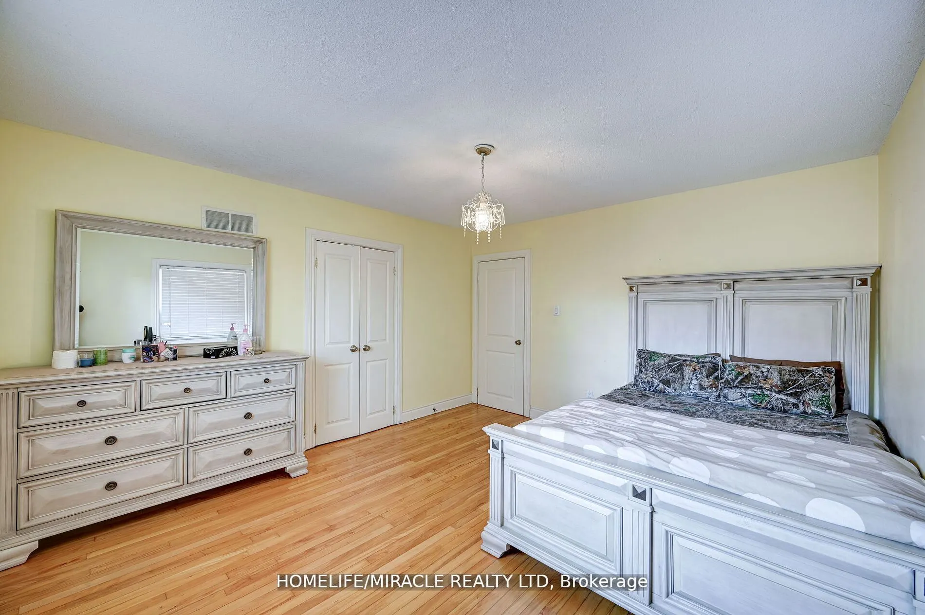 1235 Old River Road