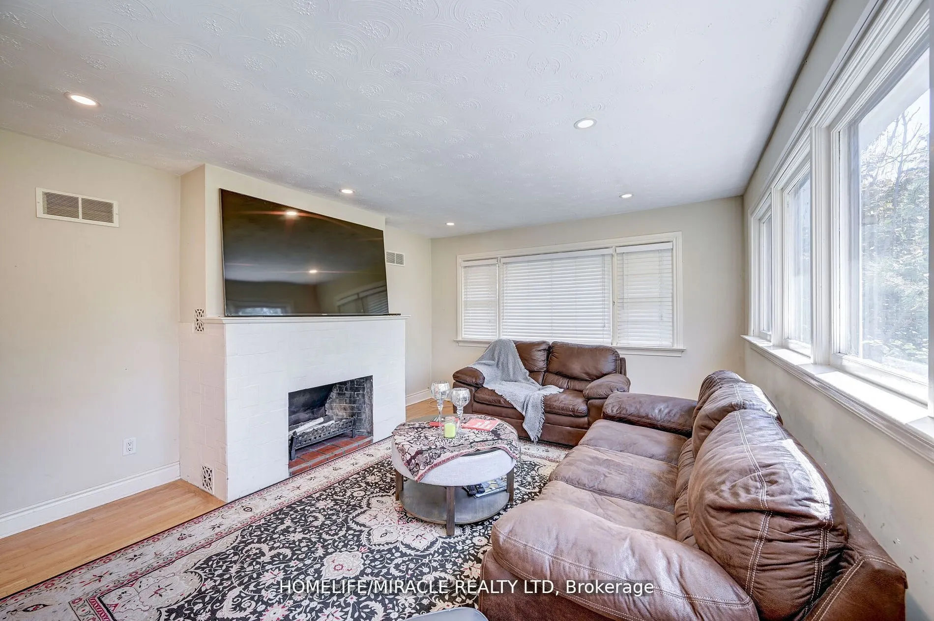 1235 Old River Road