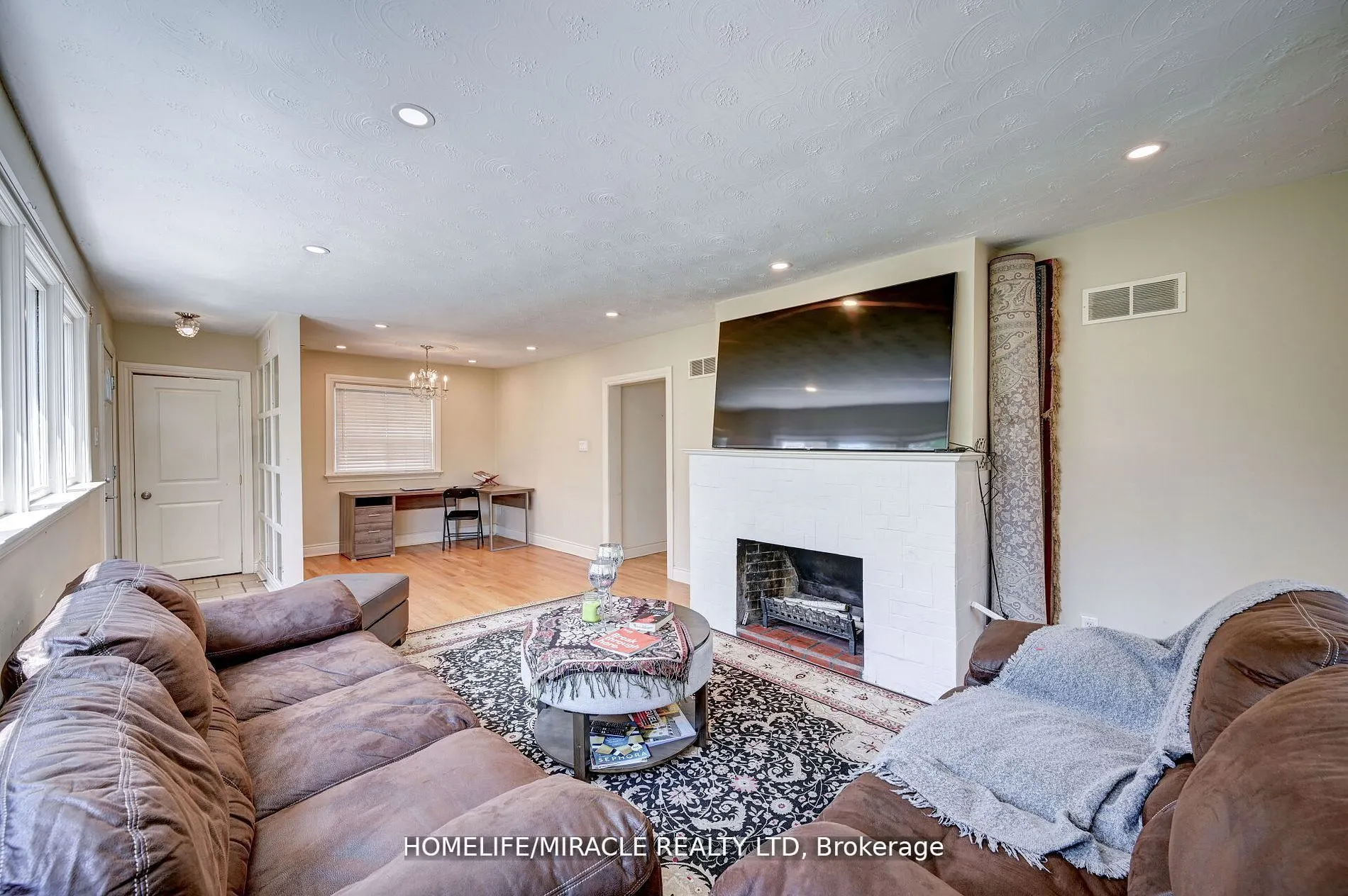 1235 Old River Road