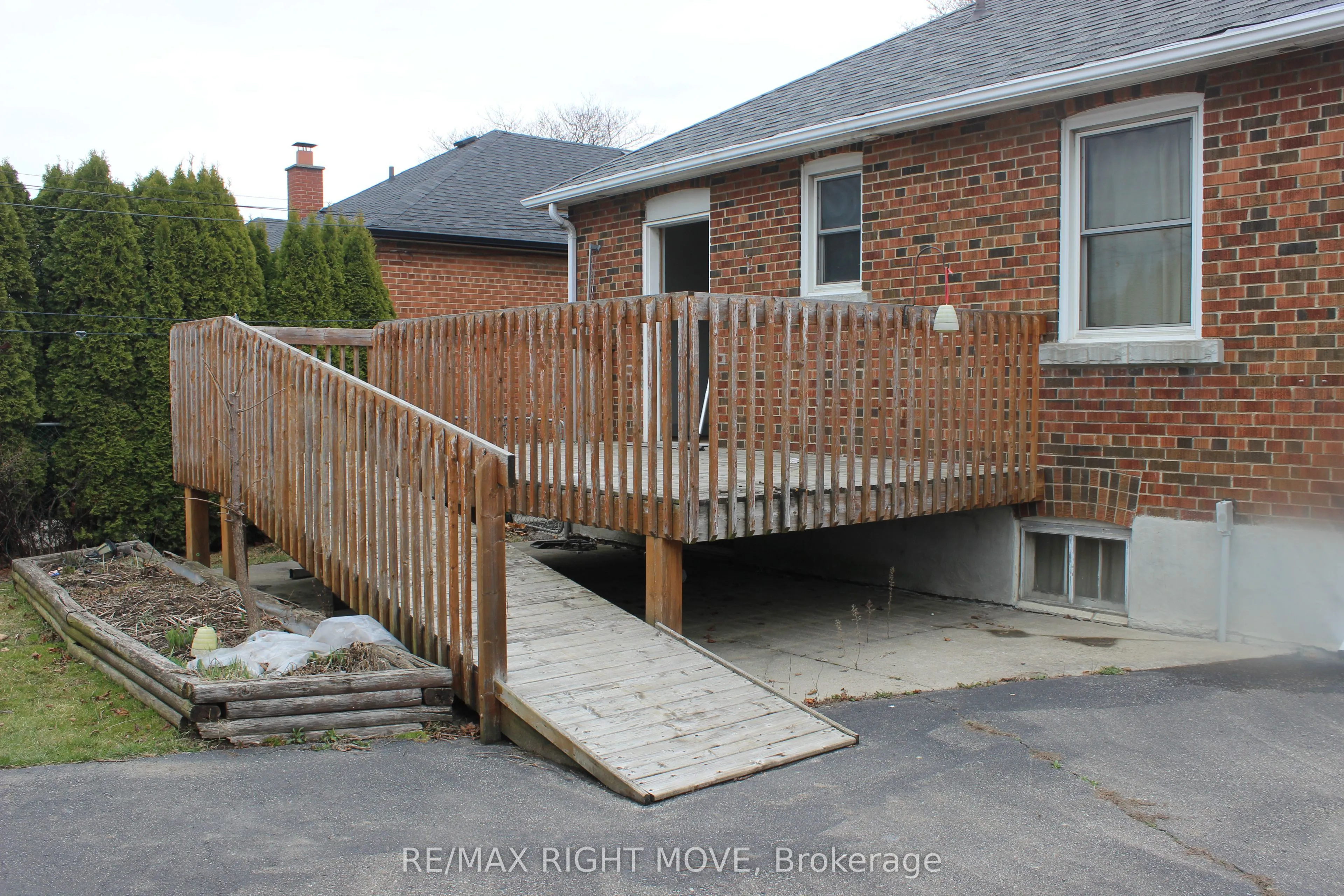 24 Silvercrest Avenue